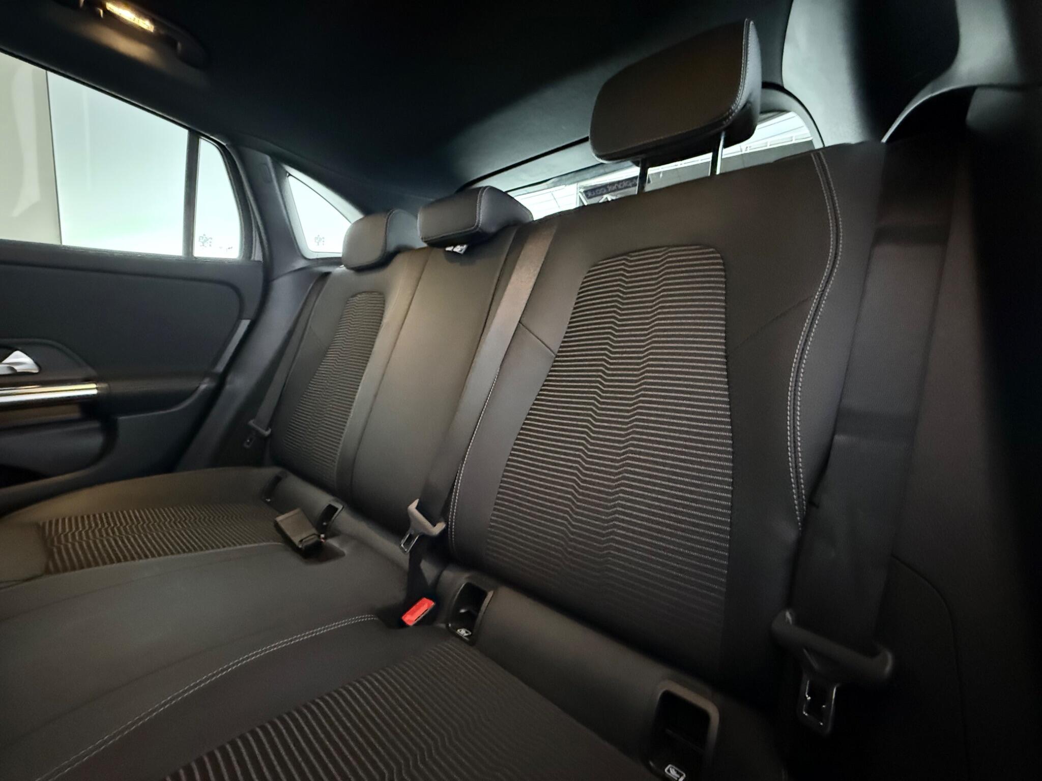 Mercedes-Benz Gla view 34