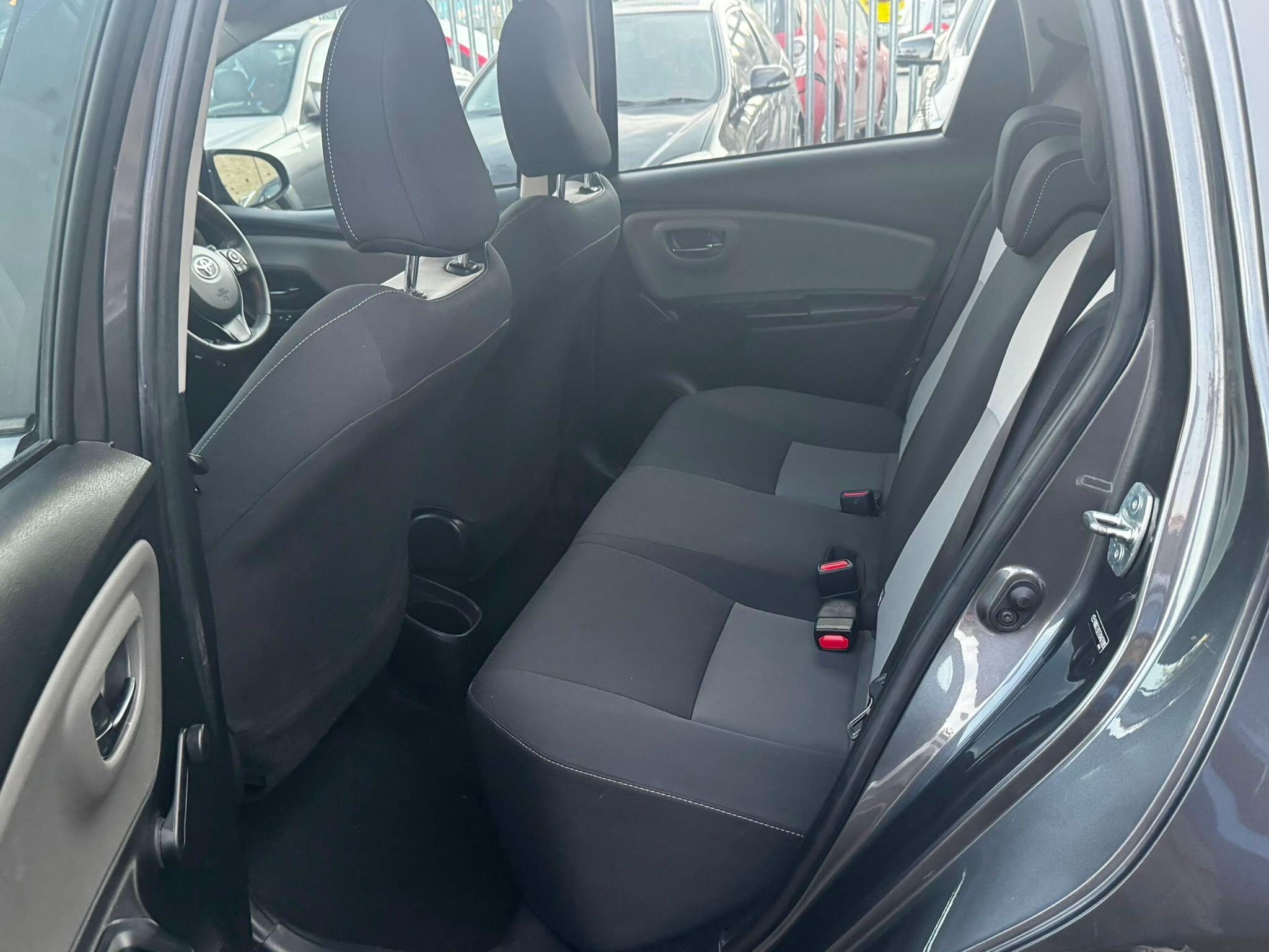 Toyota Yaris view 35