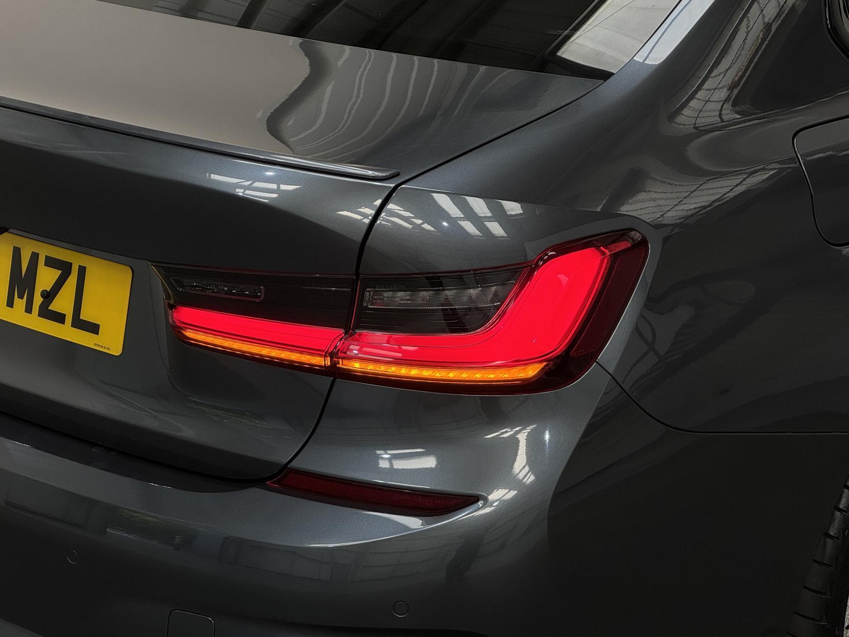 BMW 3 Series view 16