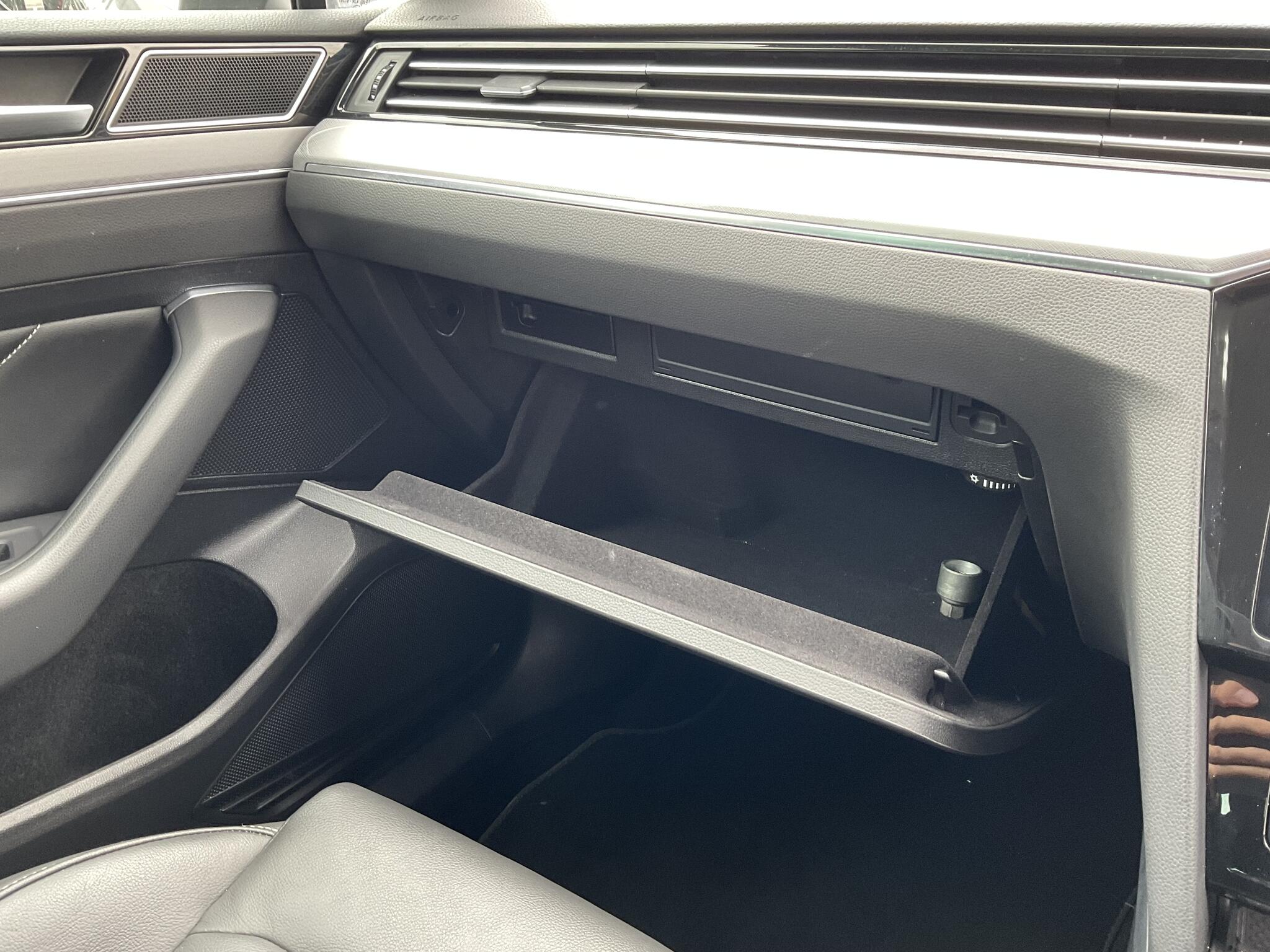 Volkswagen Passat view 18