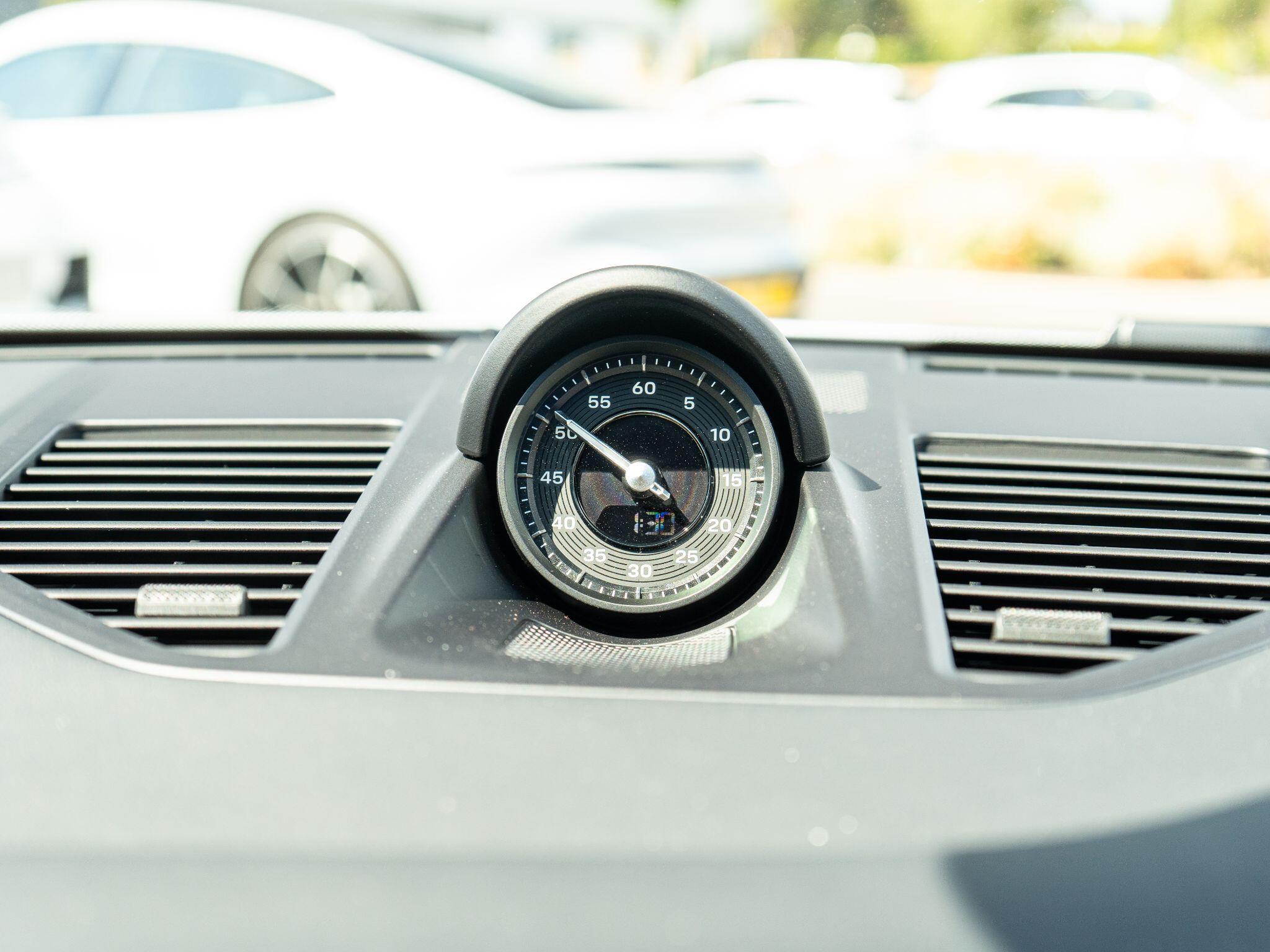 Porsche 911 view 27