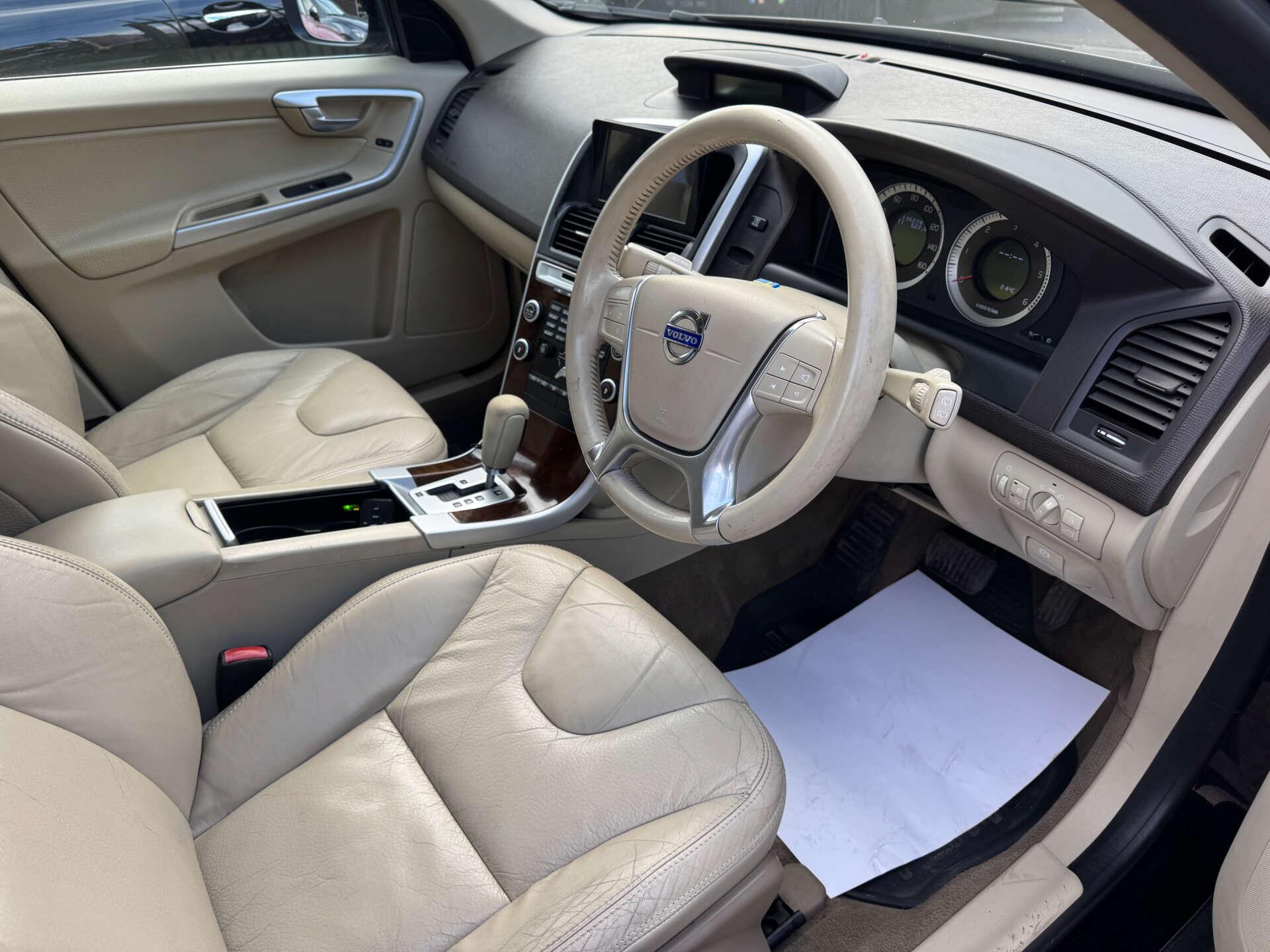 Volvo XC60 view 2