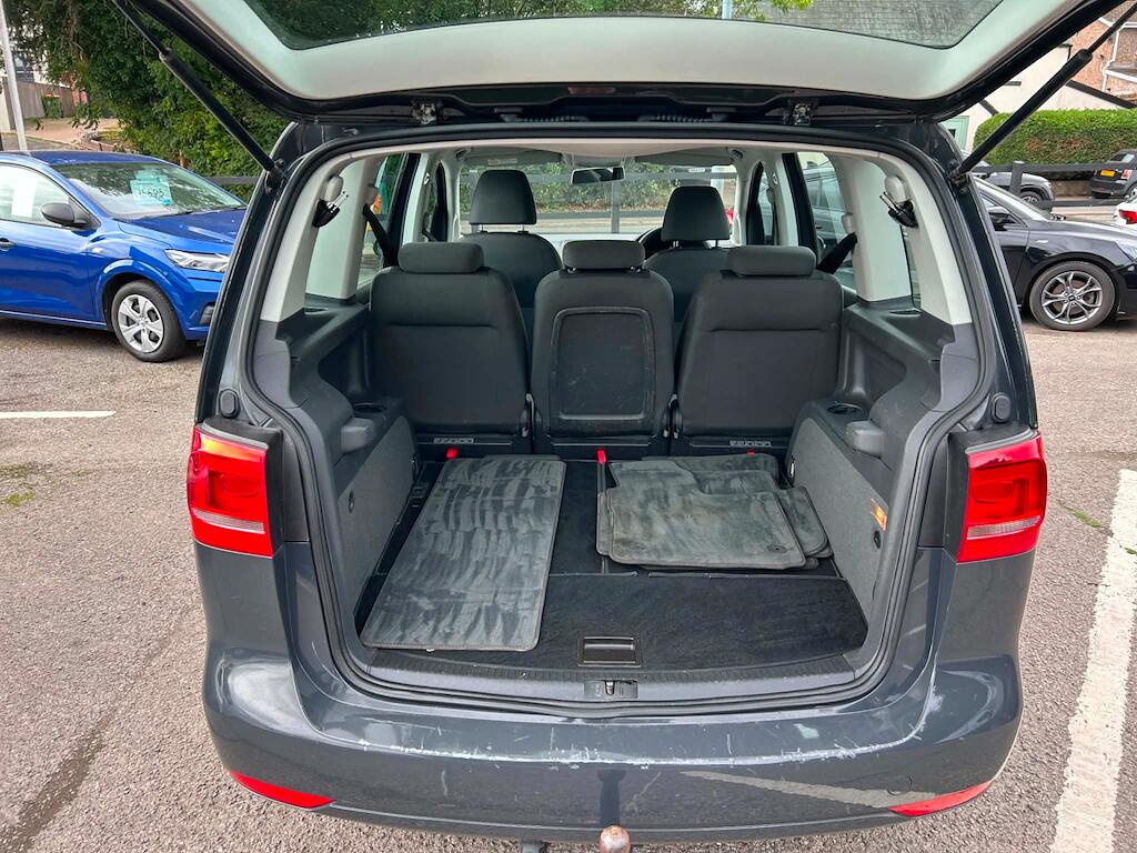 Volkswagen Touran view 14
