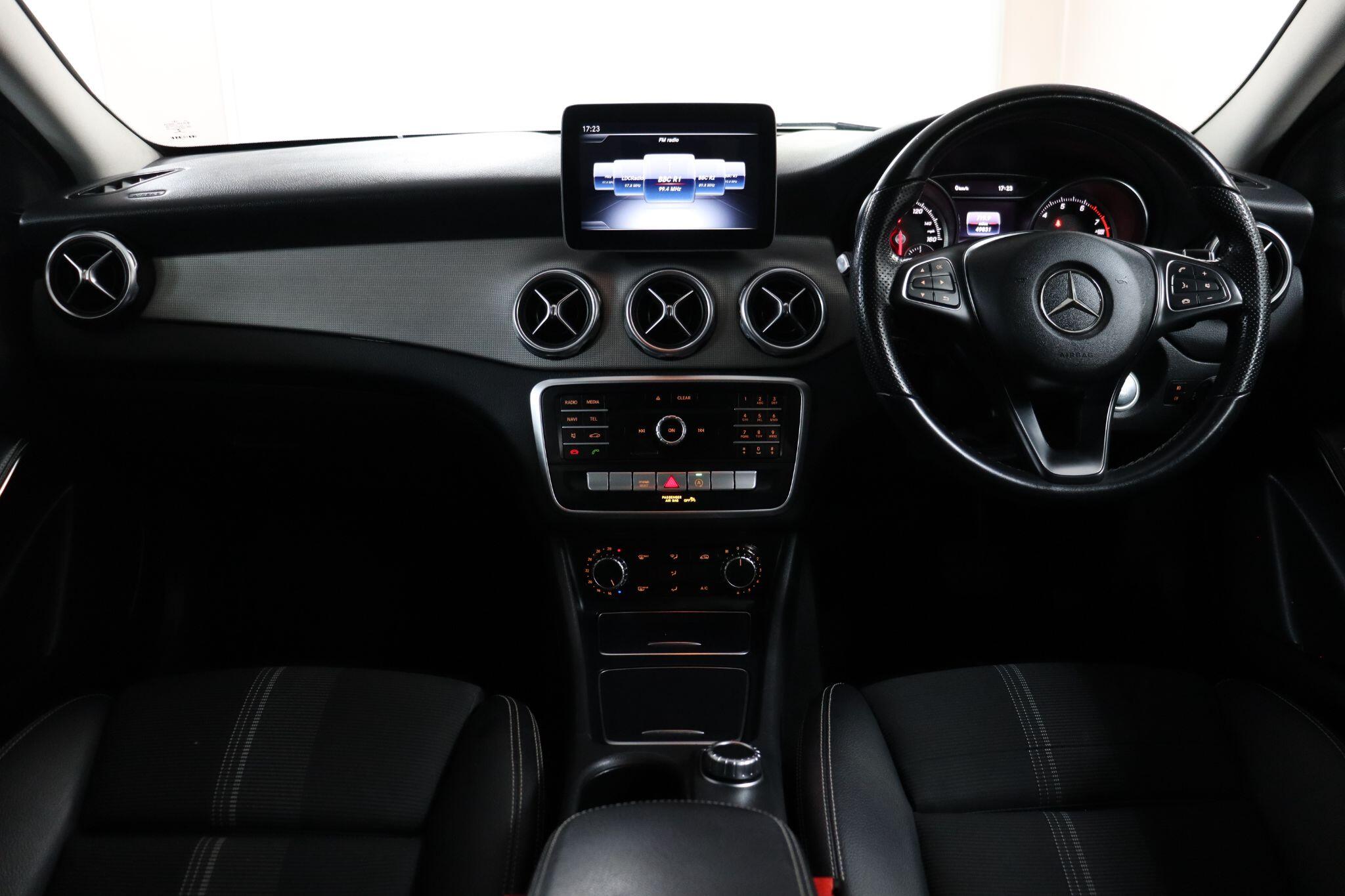 Mercedes-Benz Gla view 39