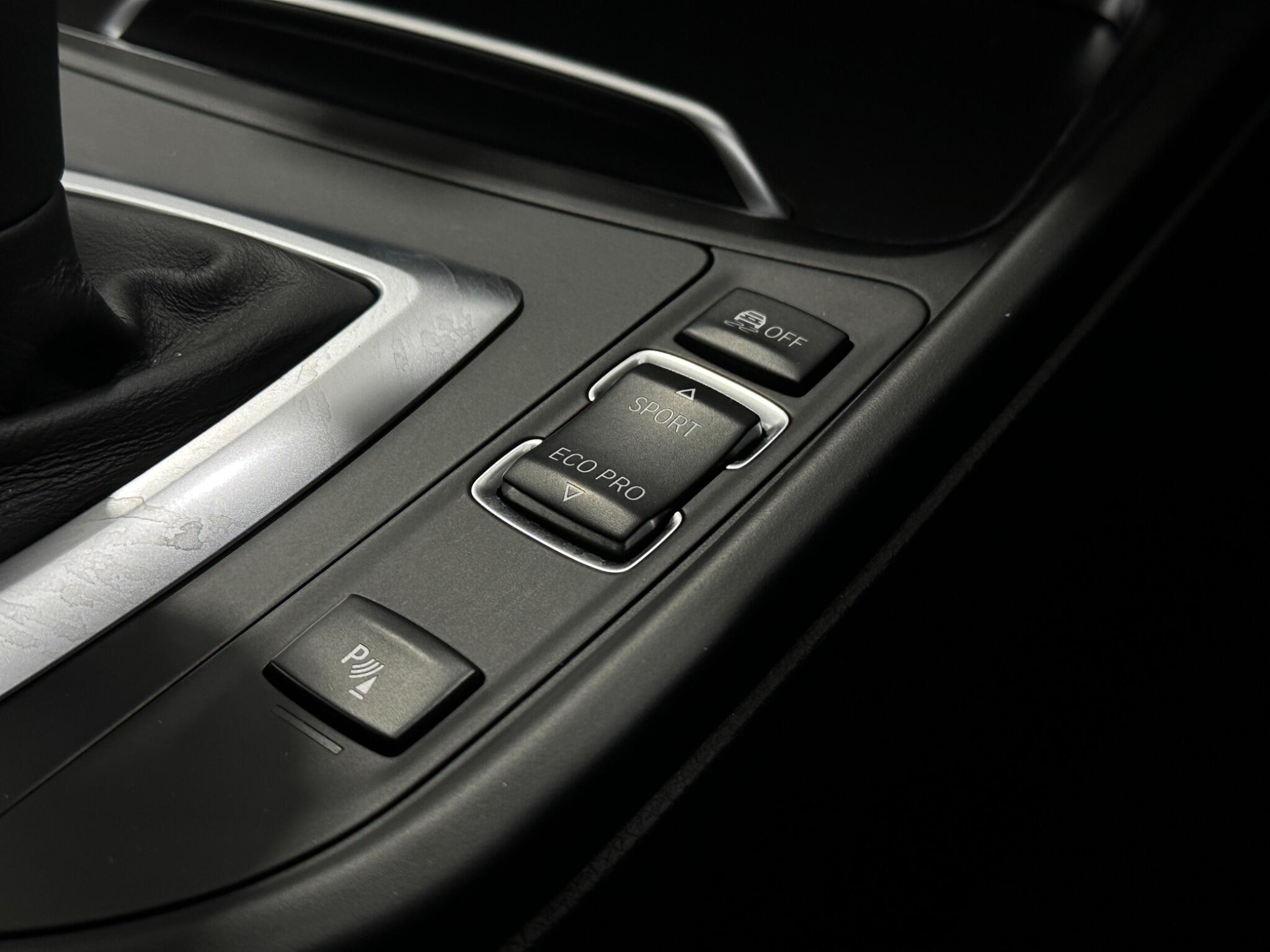 BMW 3 Series view 22