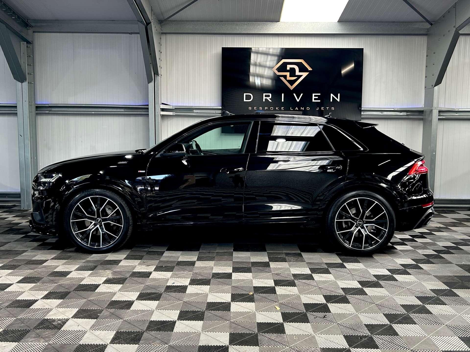 Audi Q8 view 11
