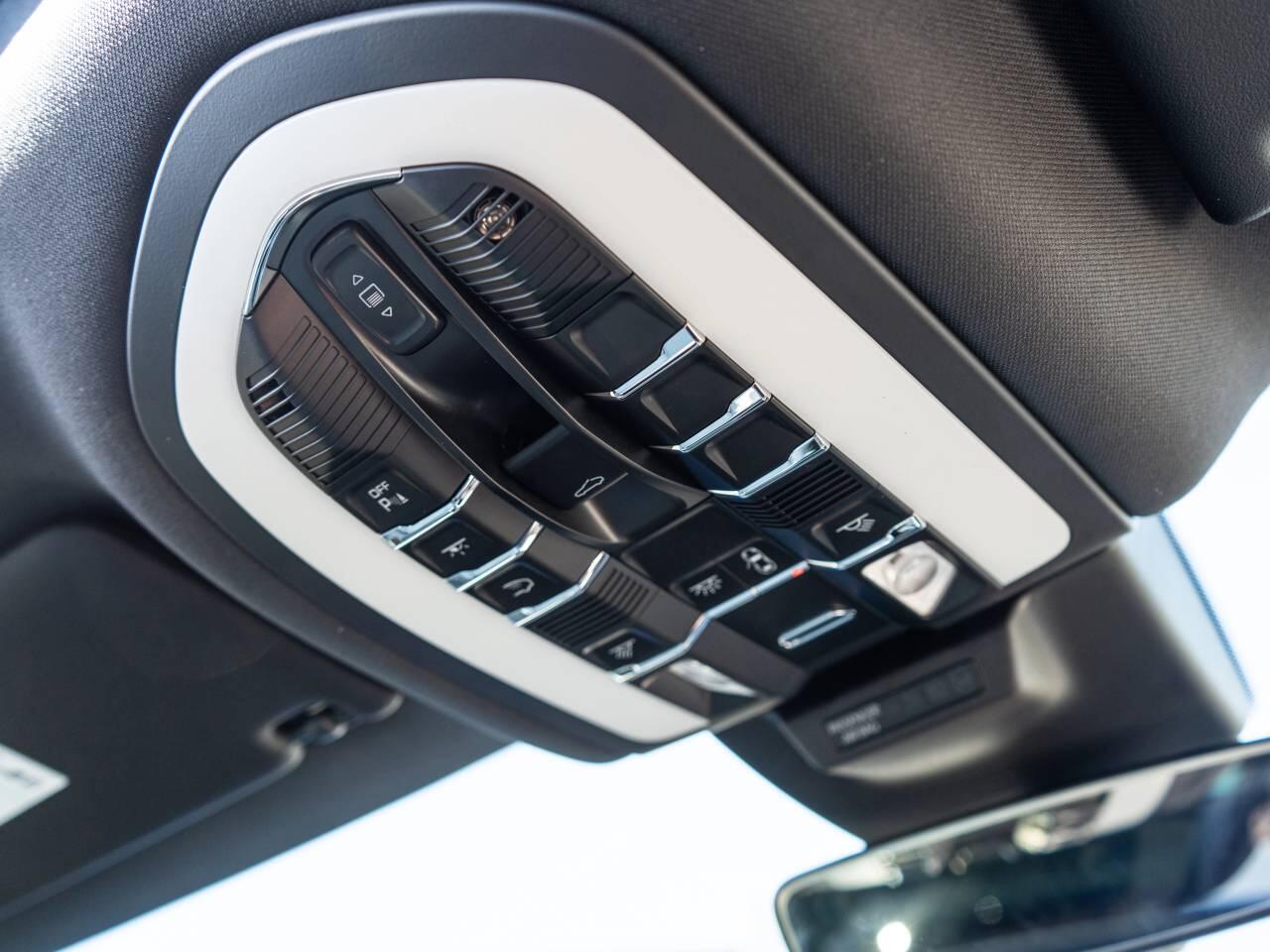 Porsche Macan view 41