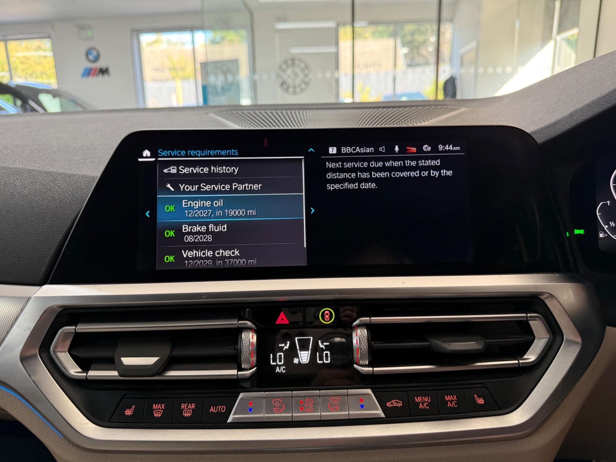 BMW 3 Series view 28