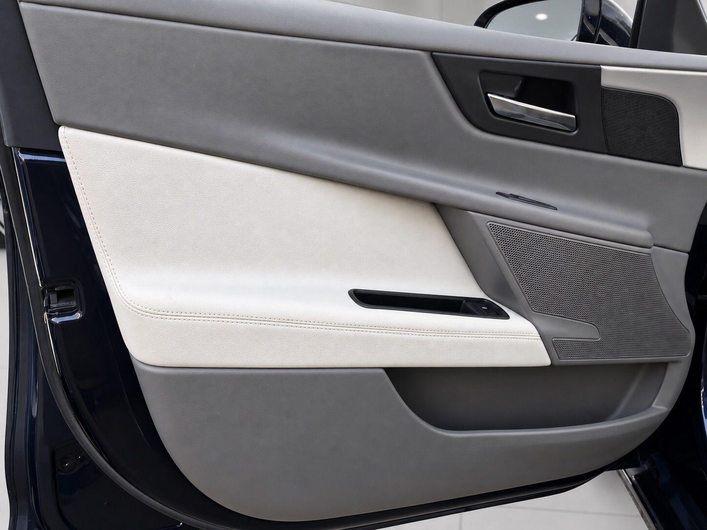 Jaguar Xe view 29