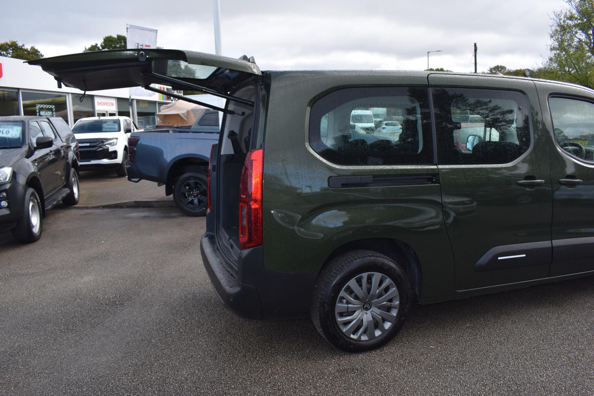 e-Berlingo - 52kWh PLUS XL Auto 5dr (7.4kW Charger) - Image 12