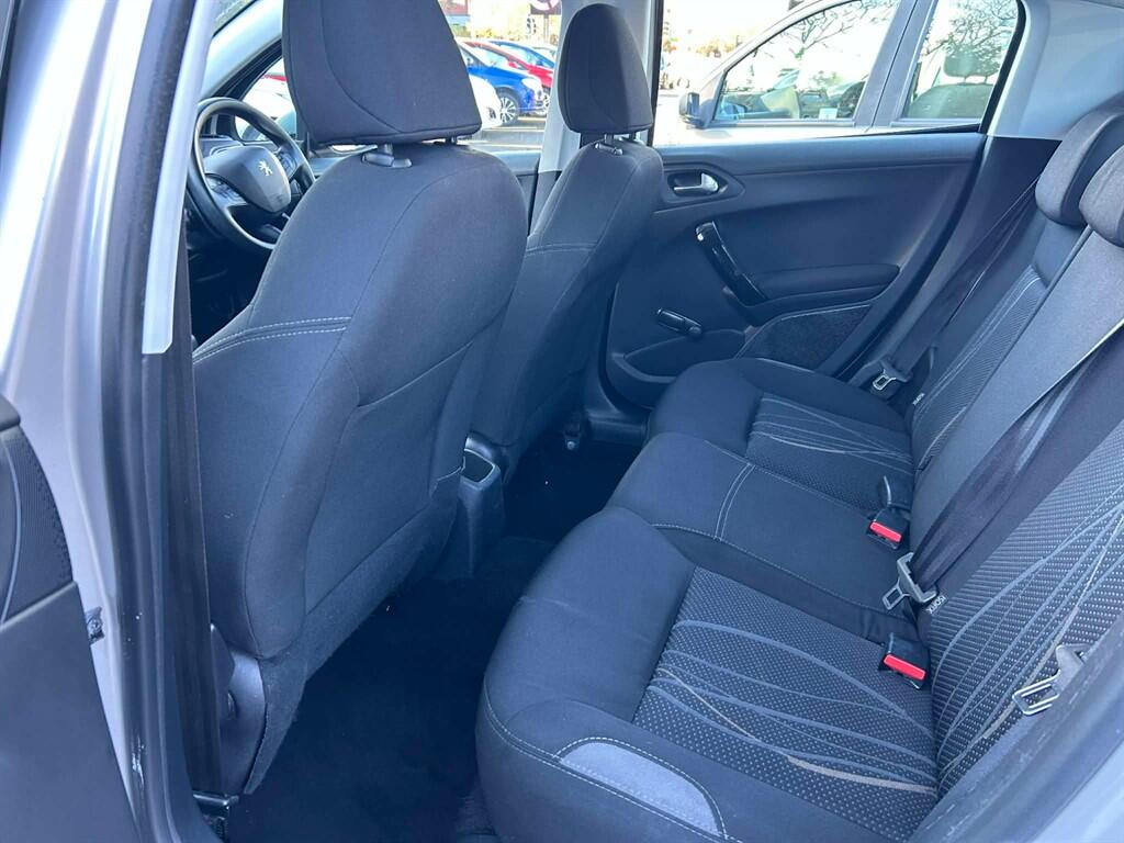 Peugeot 208 view 16