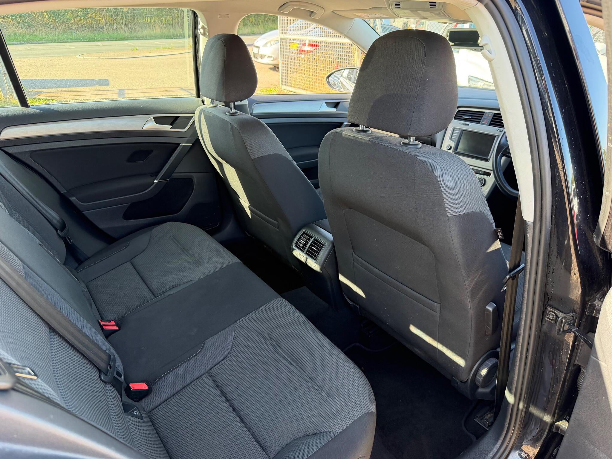 Volkswagen Golf view 11