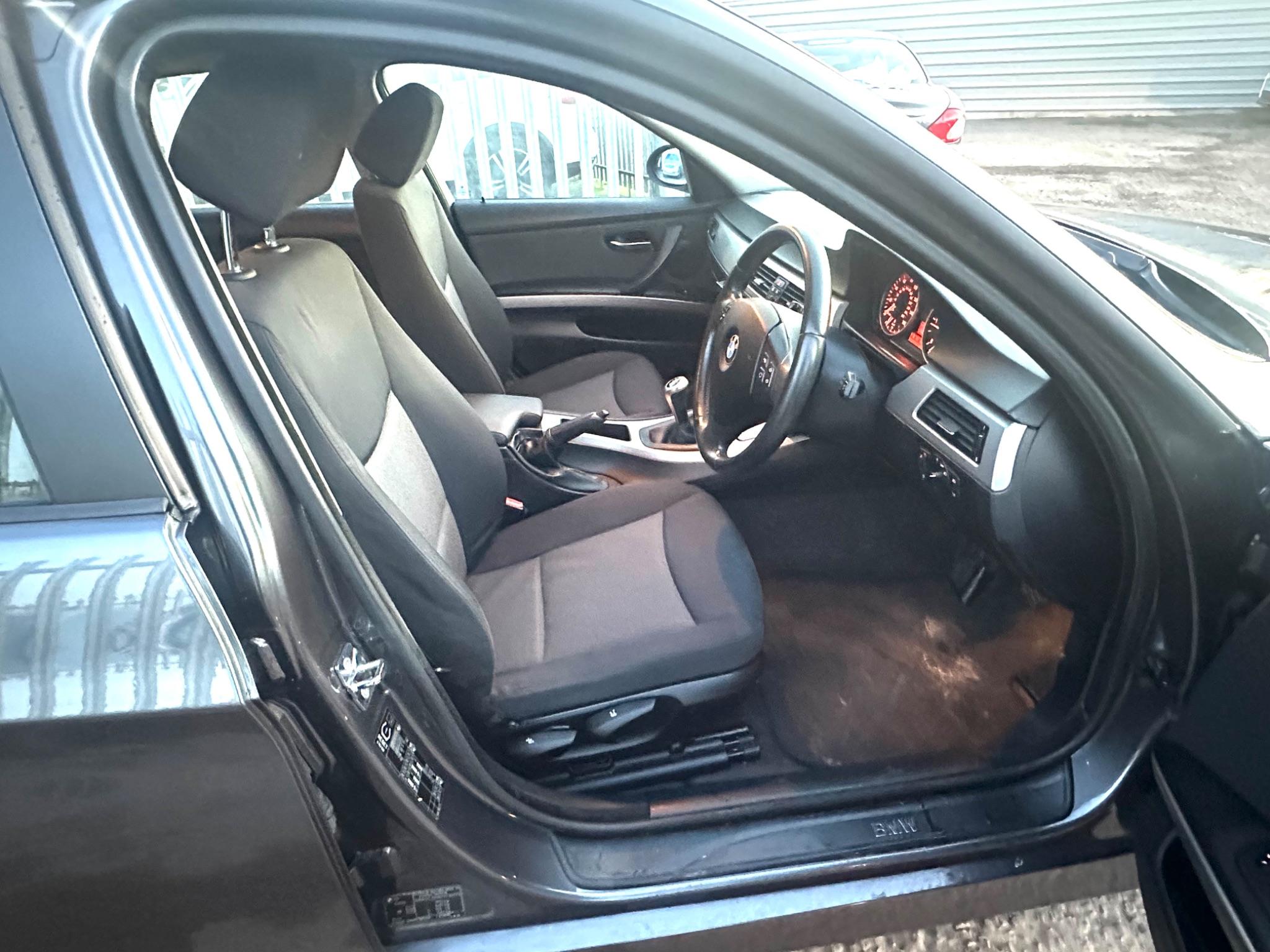 BMW 3 Series view 12