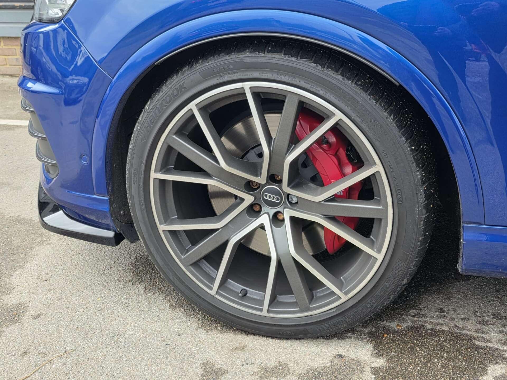 Audi SQ7 view 23