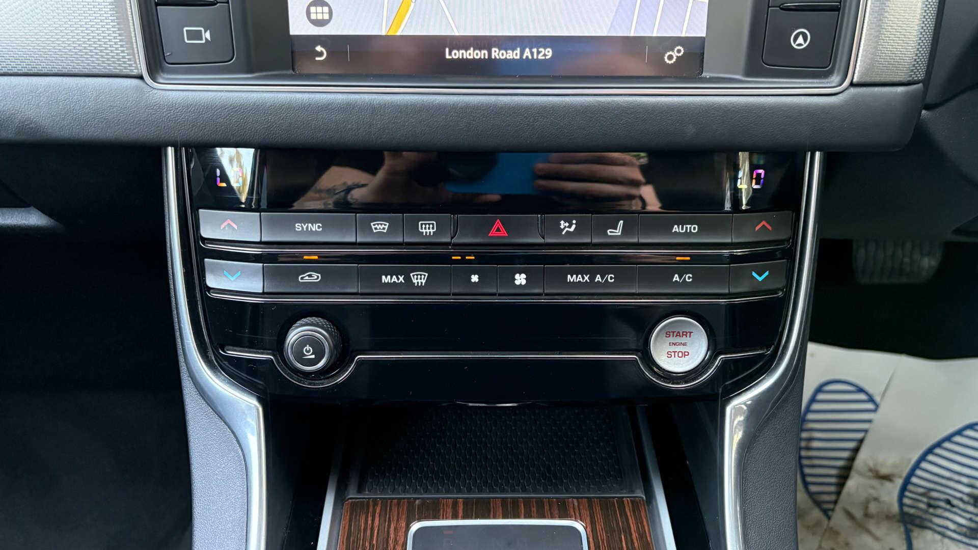 Jaguar XF view 28
