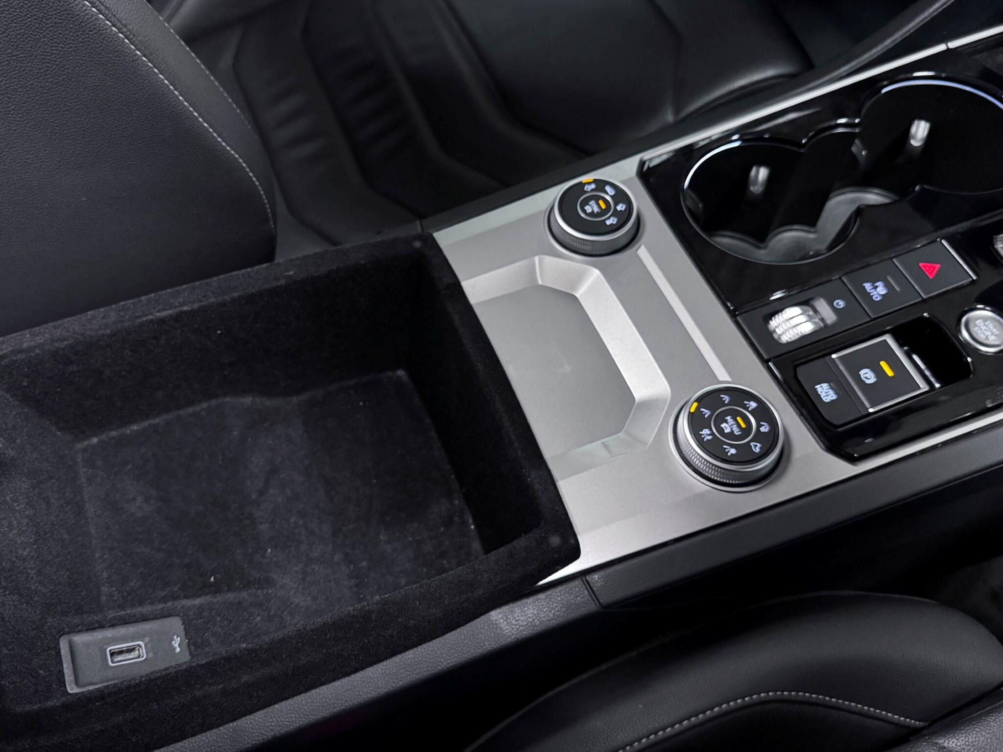 Volkswagen Touareg view 32