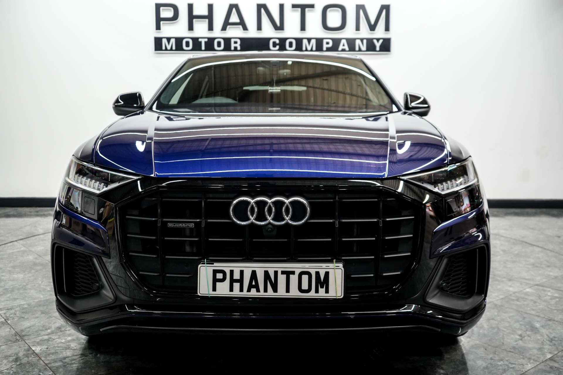 Audi Q8 view 5