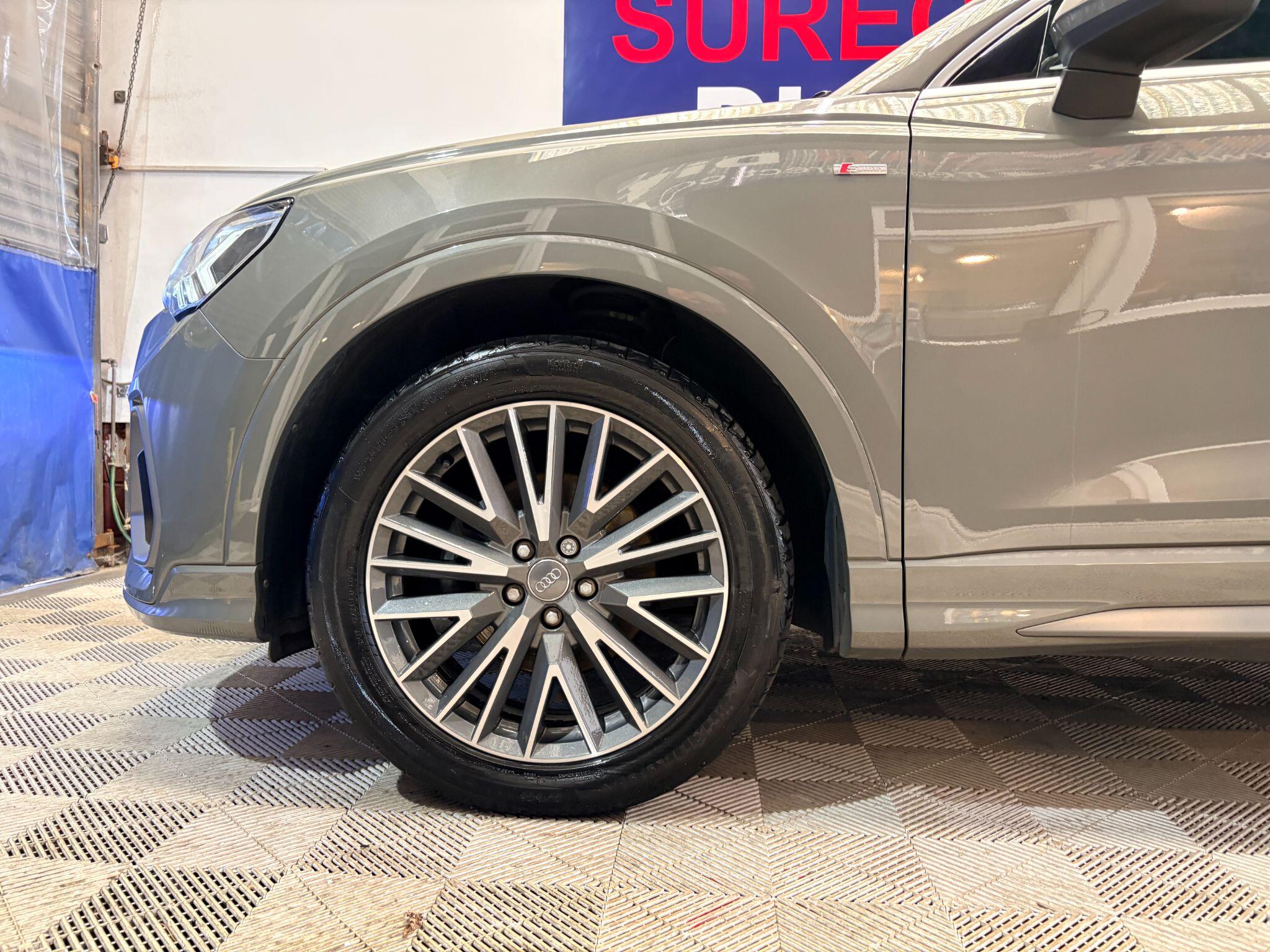 Audi Q3 view 6