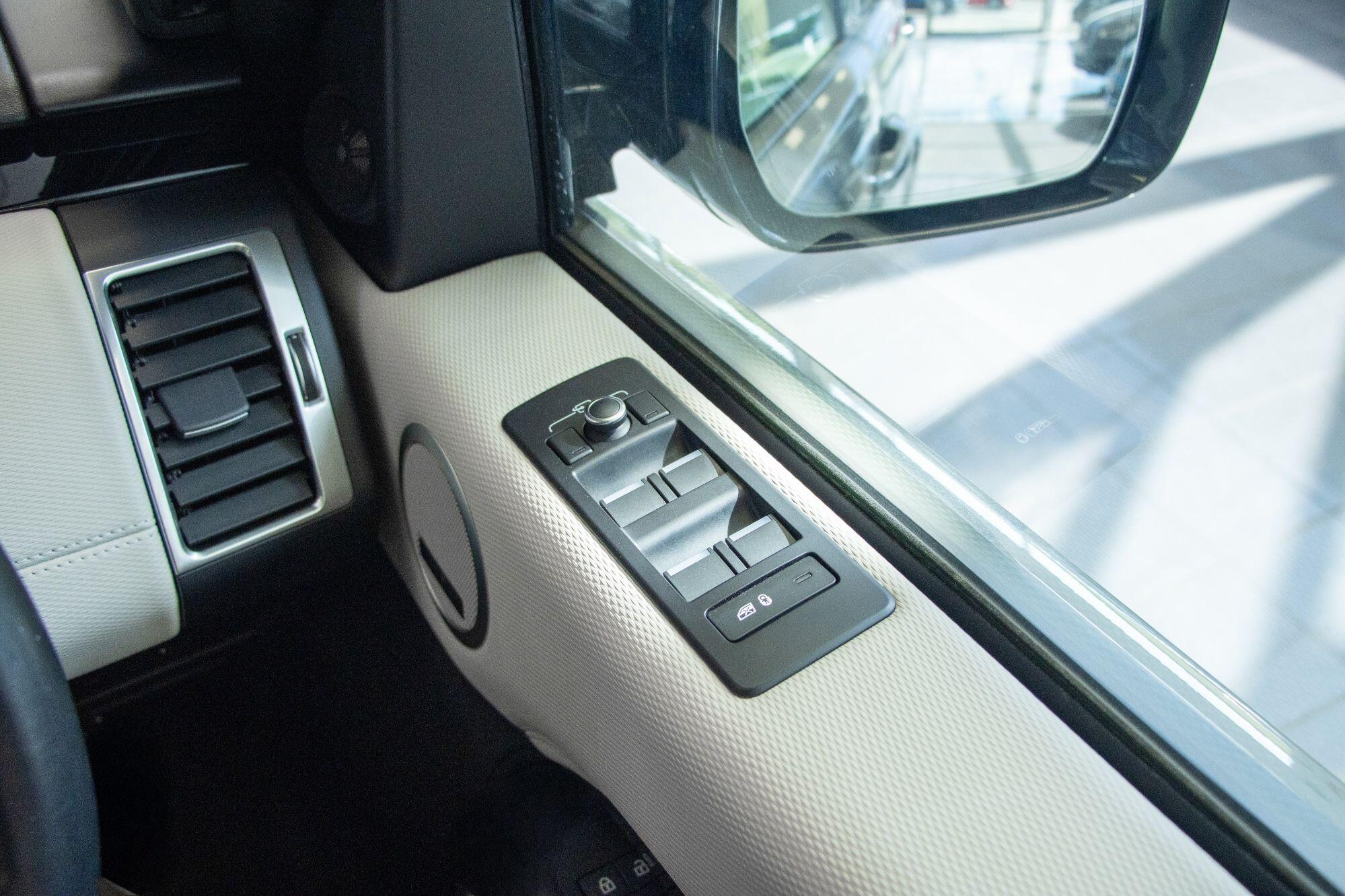 Land Rover Discovery view 44
