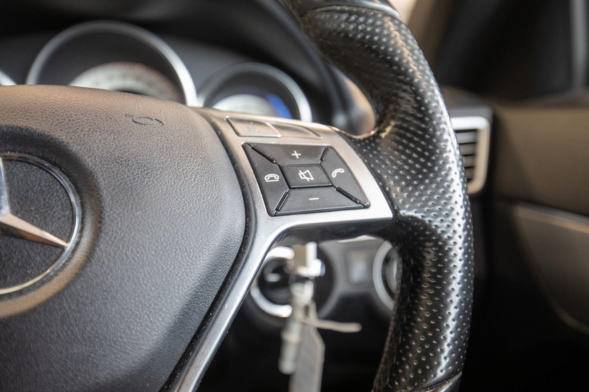 Mercedes-Benz E-Class view 29