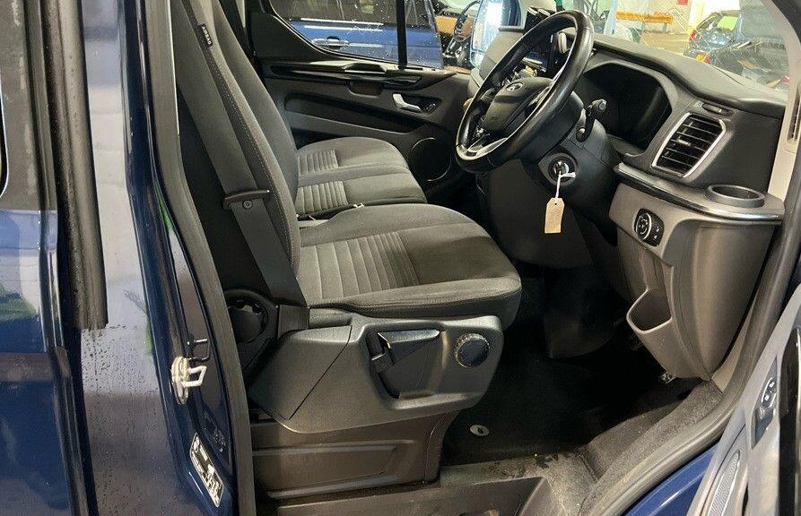 Ford Tourneo Custom view 2