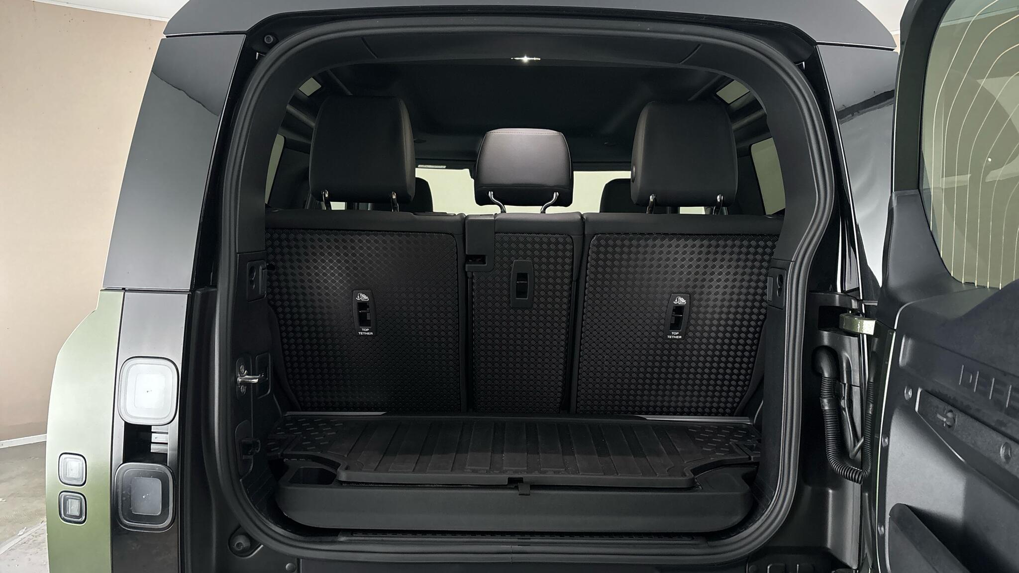 Land Rover Defender view 10