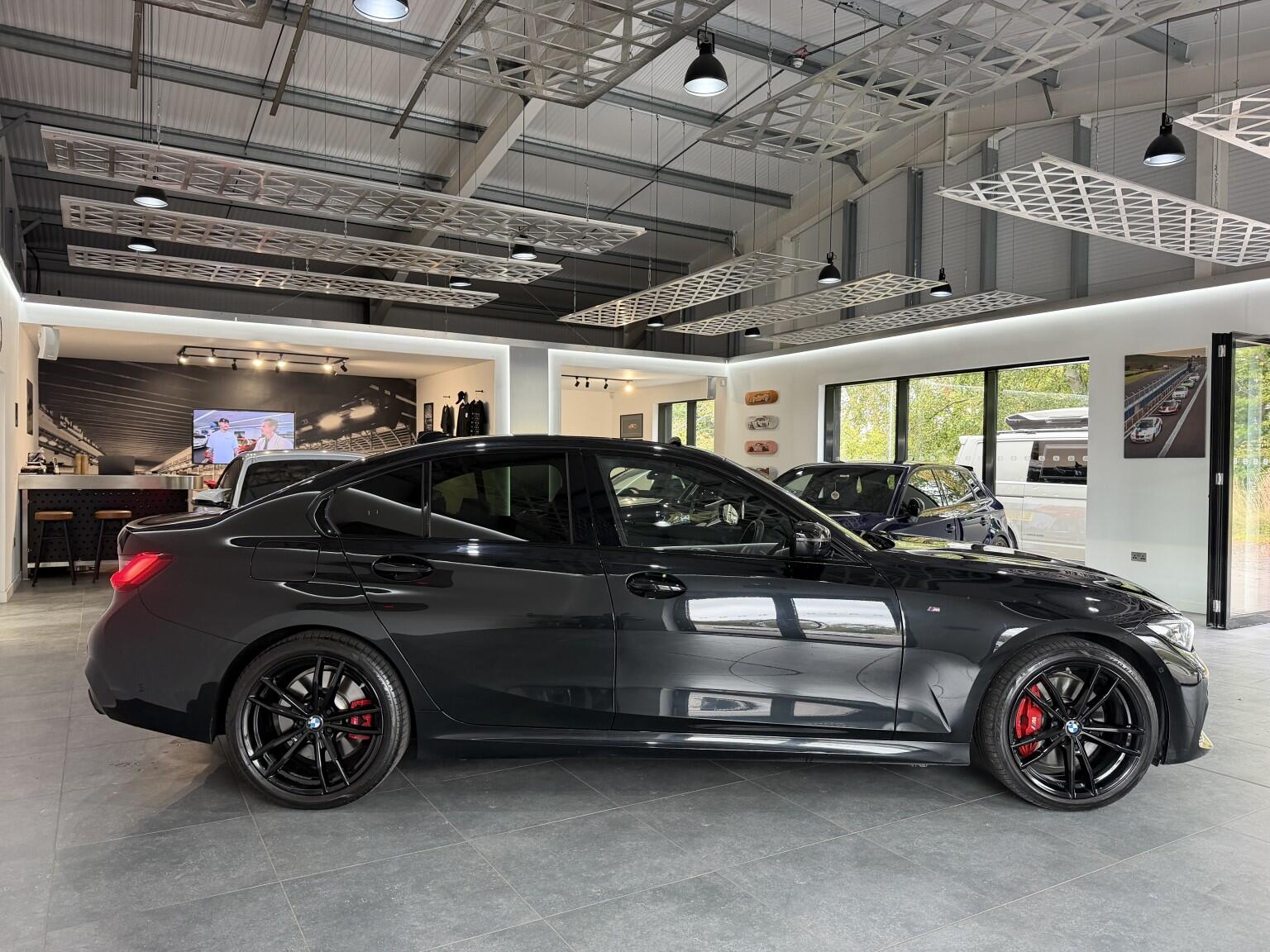 BMW 3 Series view 19