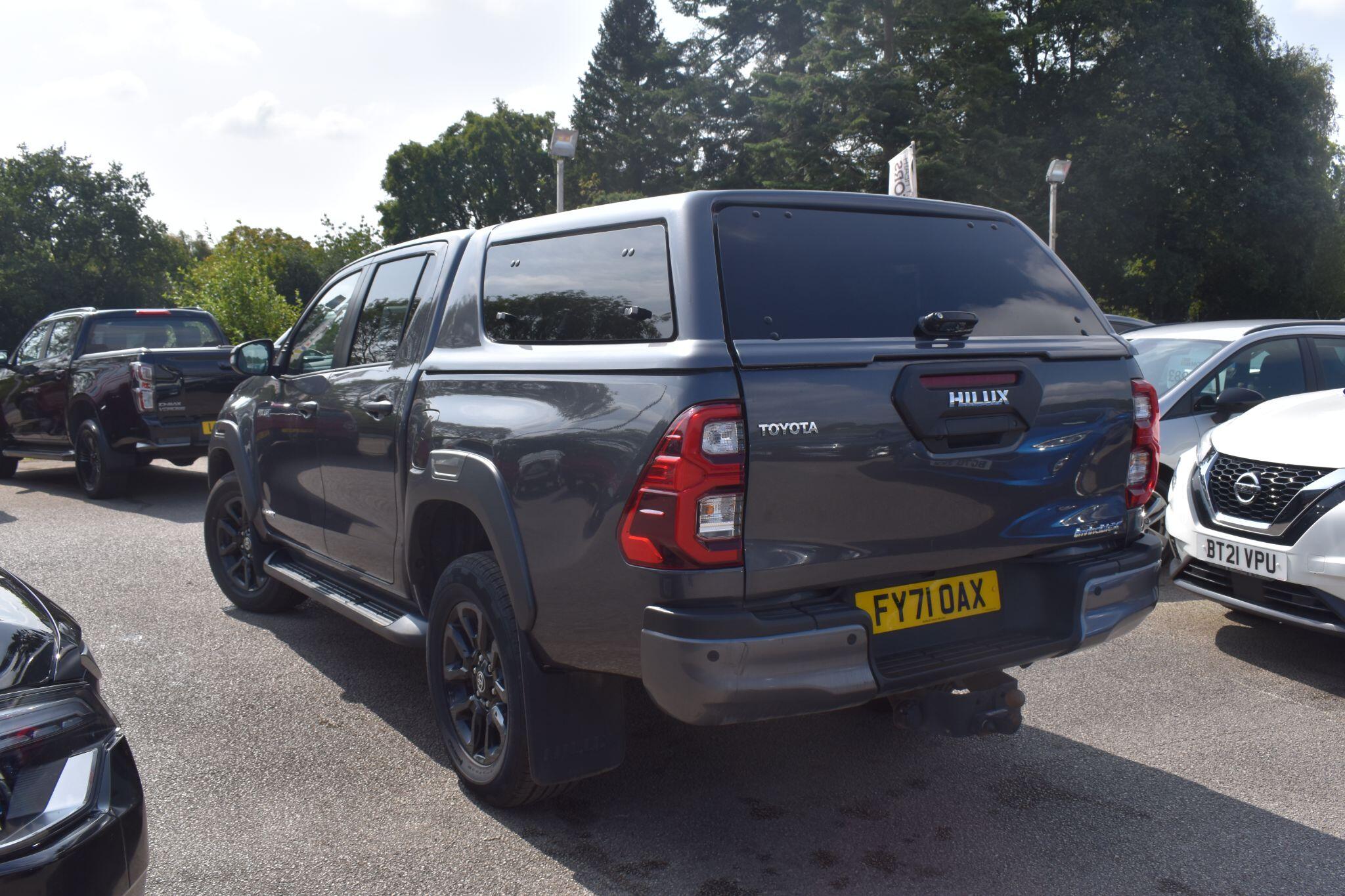 Hilux - 2.8 D-4D Invincible X Auto 4WD Euro 6 (s/s) 4dr - Image 2