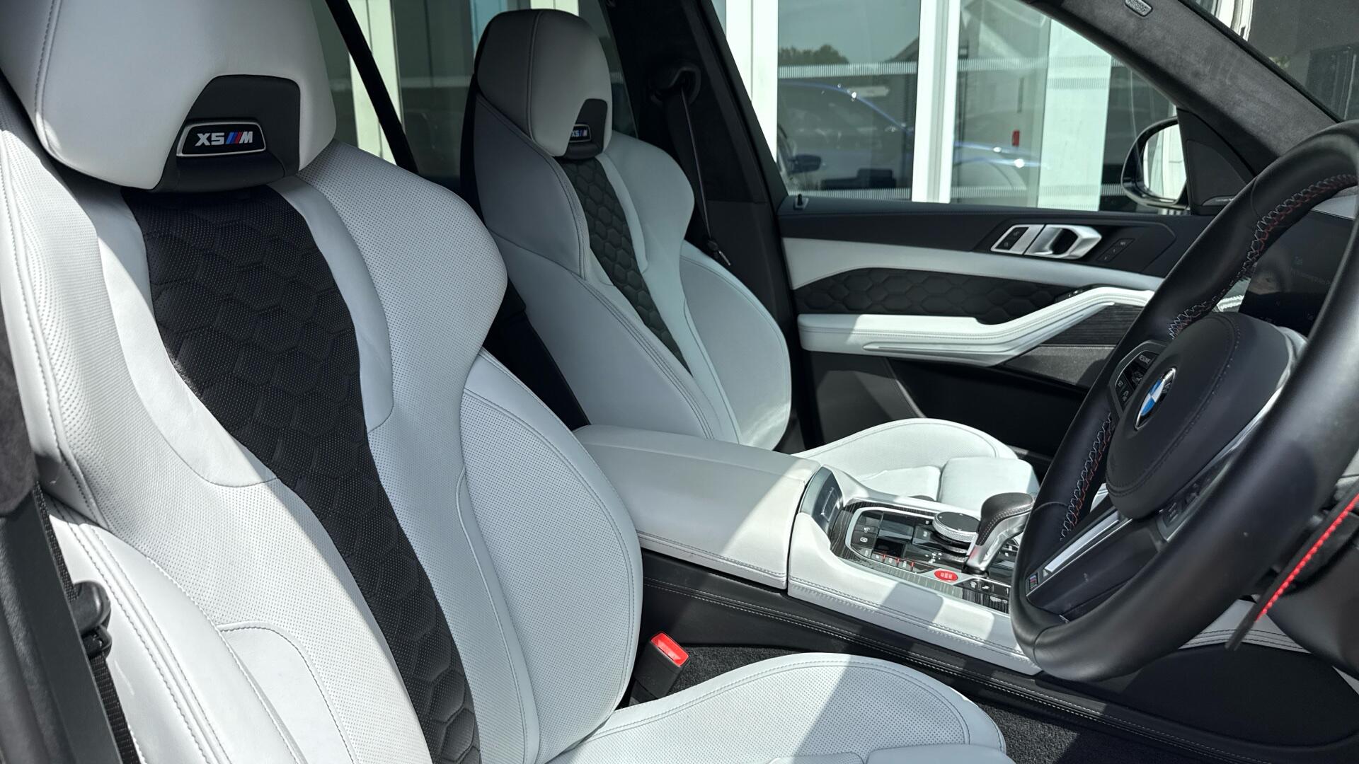 BMW X5 M view 11