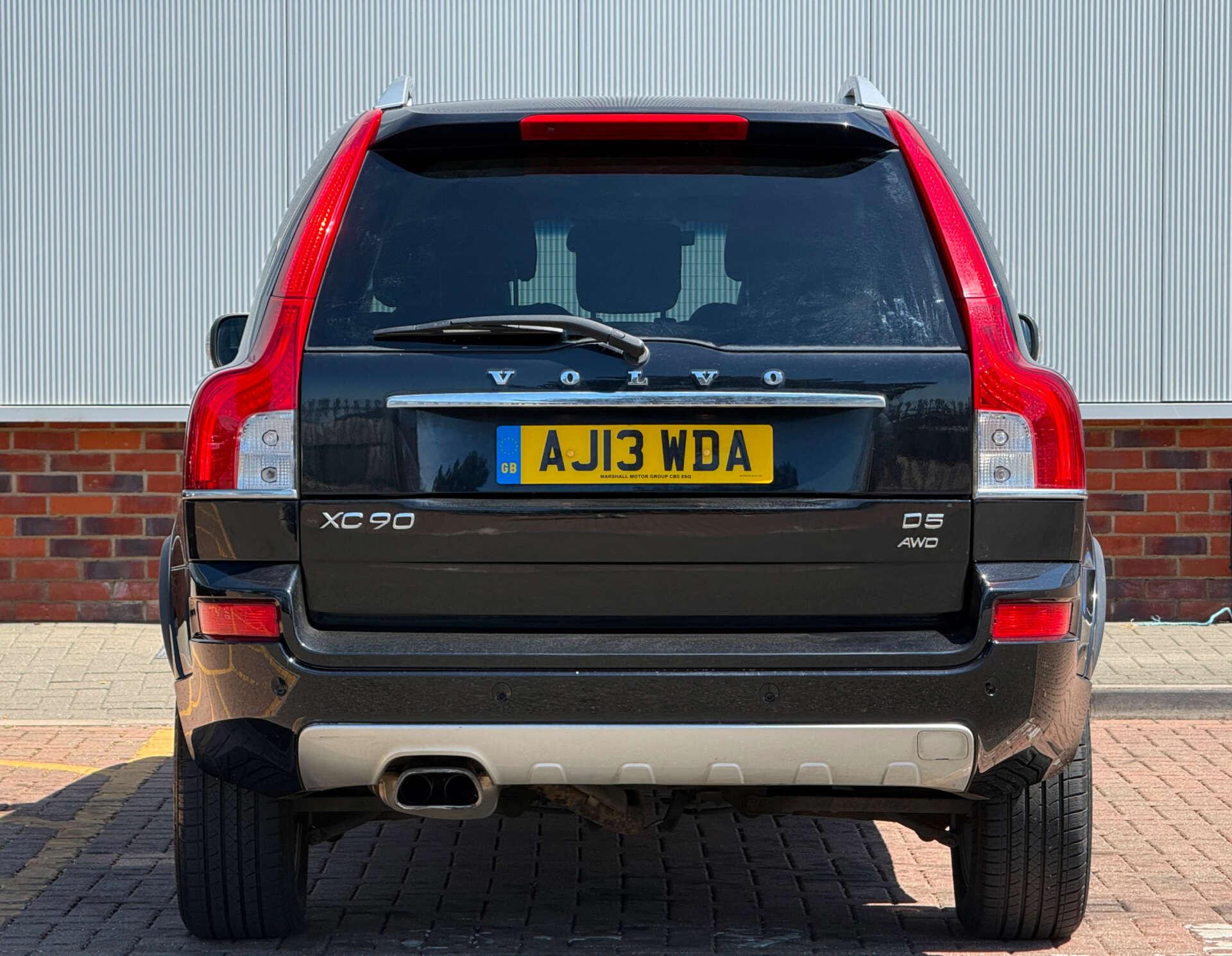 Volvo XC90 view 10