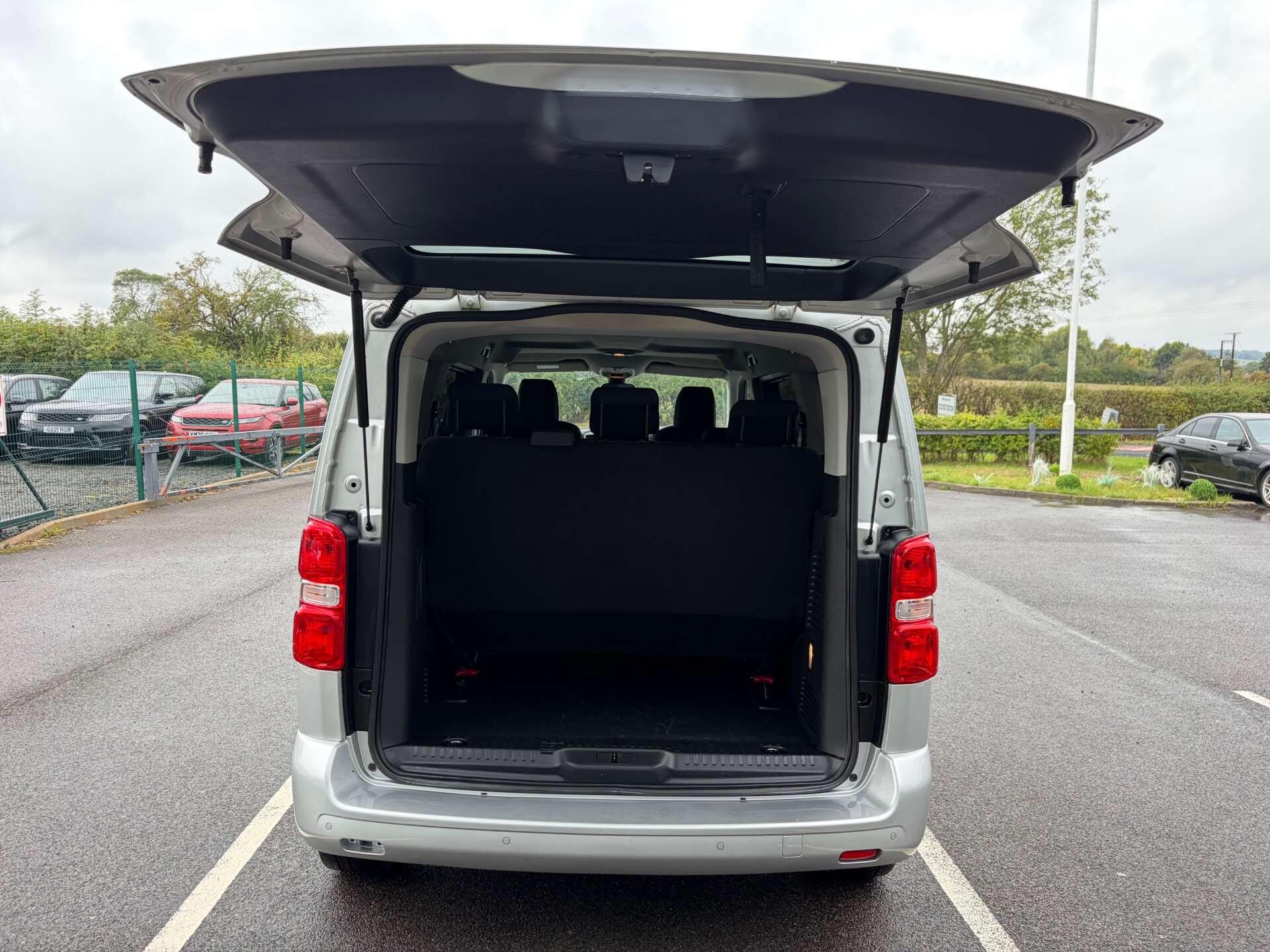 Peugeot Traveller view 25