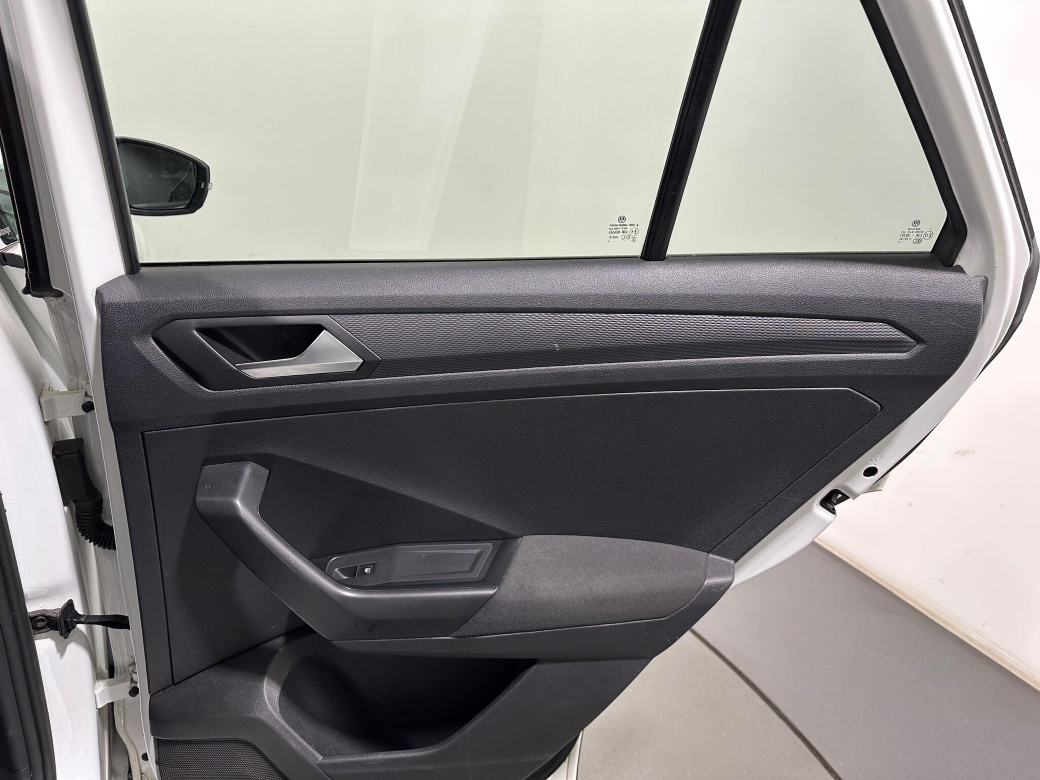 Volkswagen T-Roc view 42