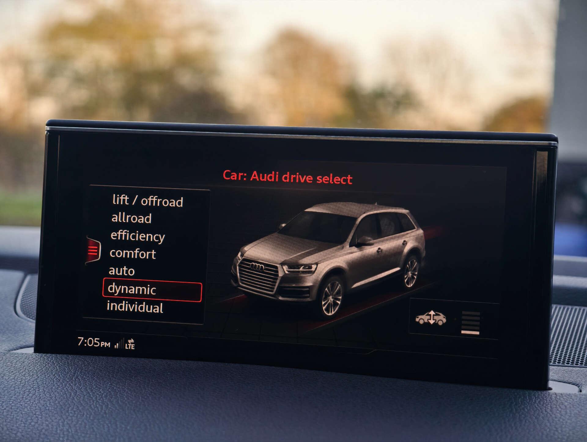 Audi SQ7 view 39