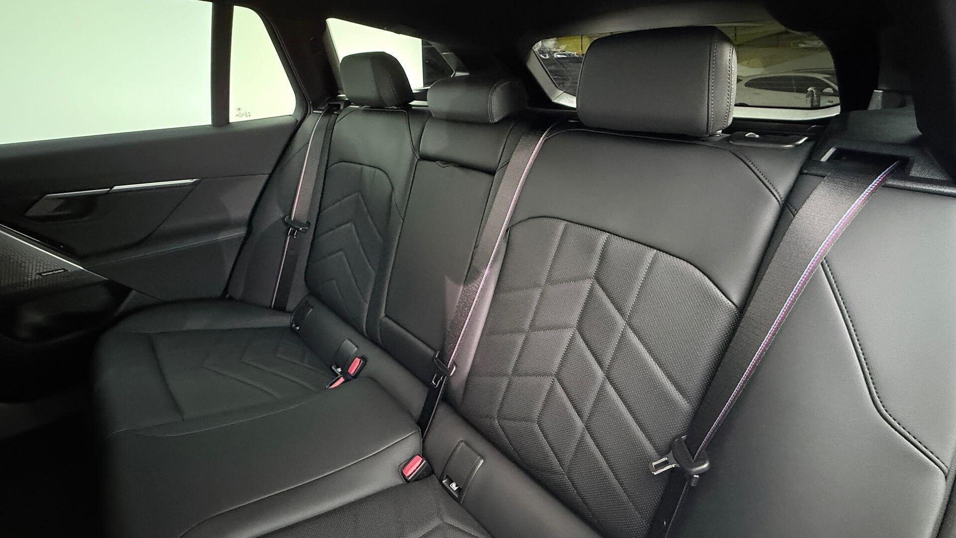 BMW 5 Series view 12