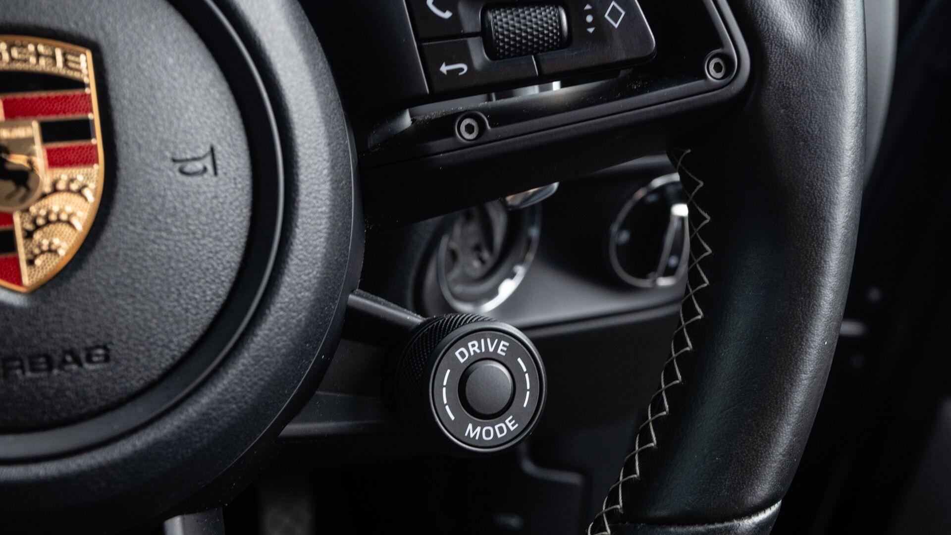 Porsche Macan view 13