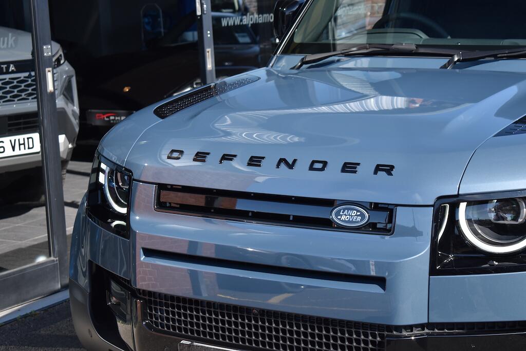 Land Rover Defender view 22