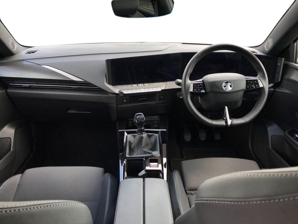 Vauxhall Astra view 4
