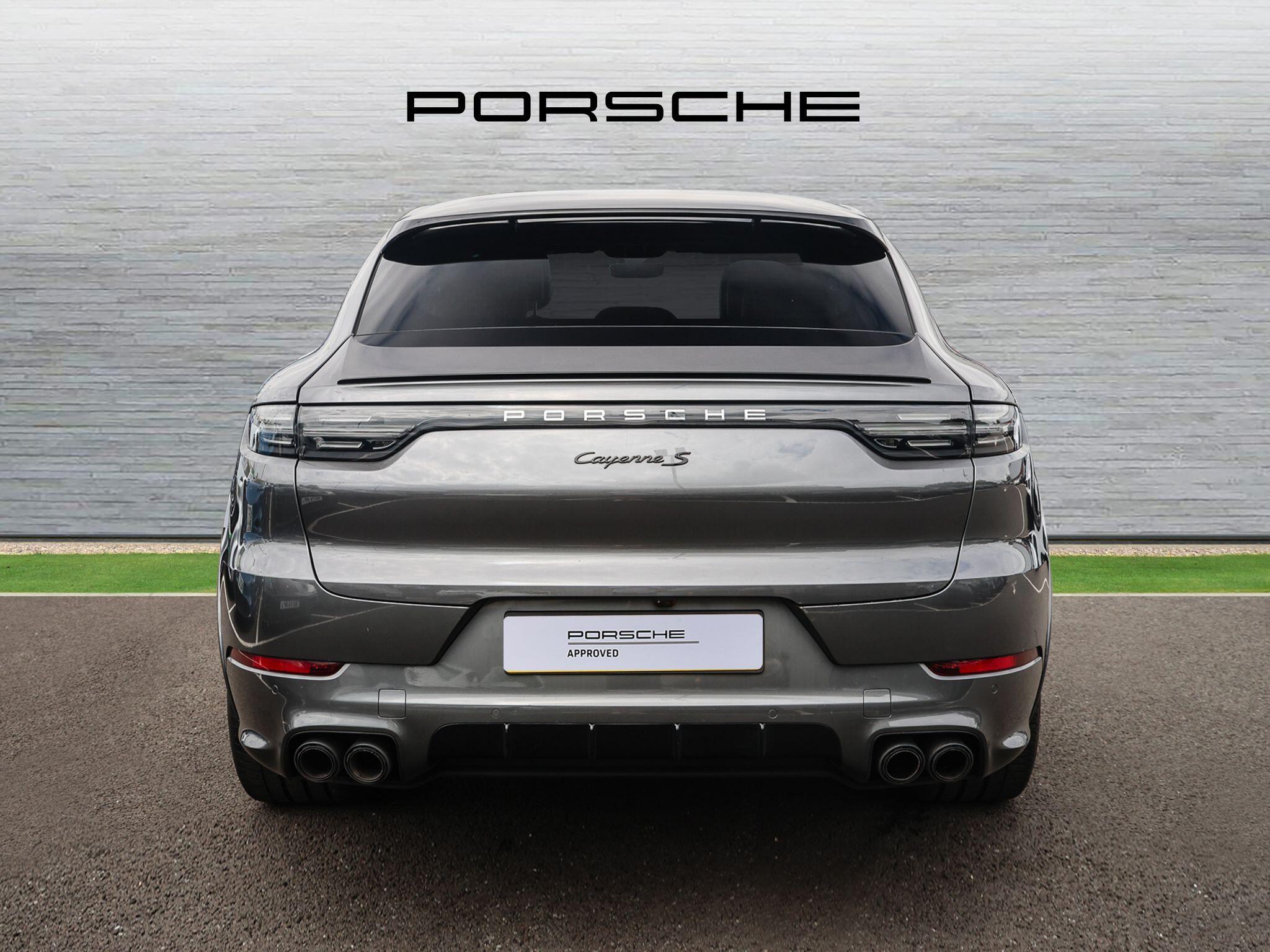 Porsche Cayenne view 36
