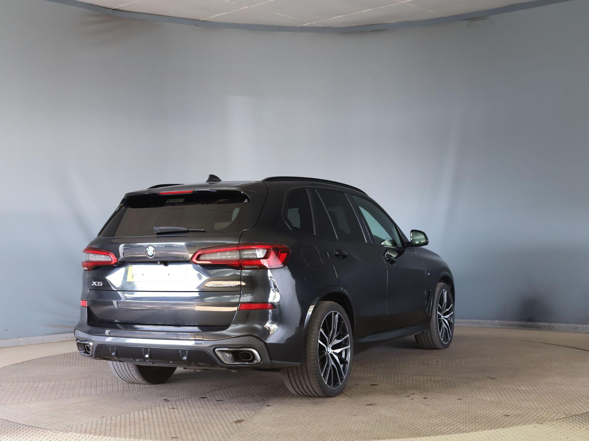 BMW X5 view 6
