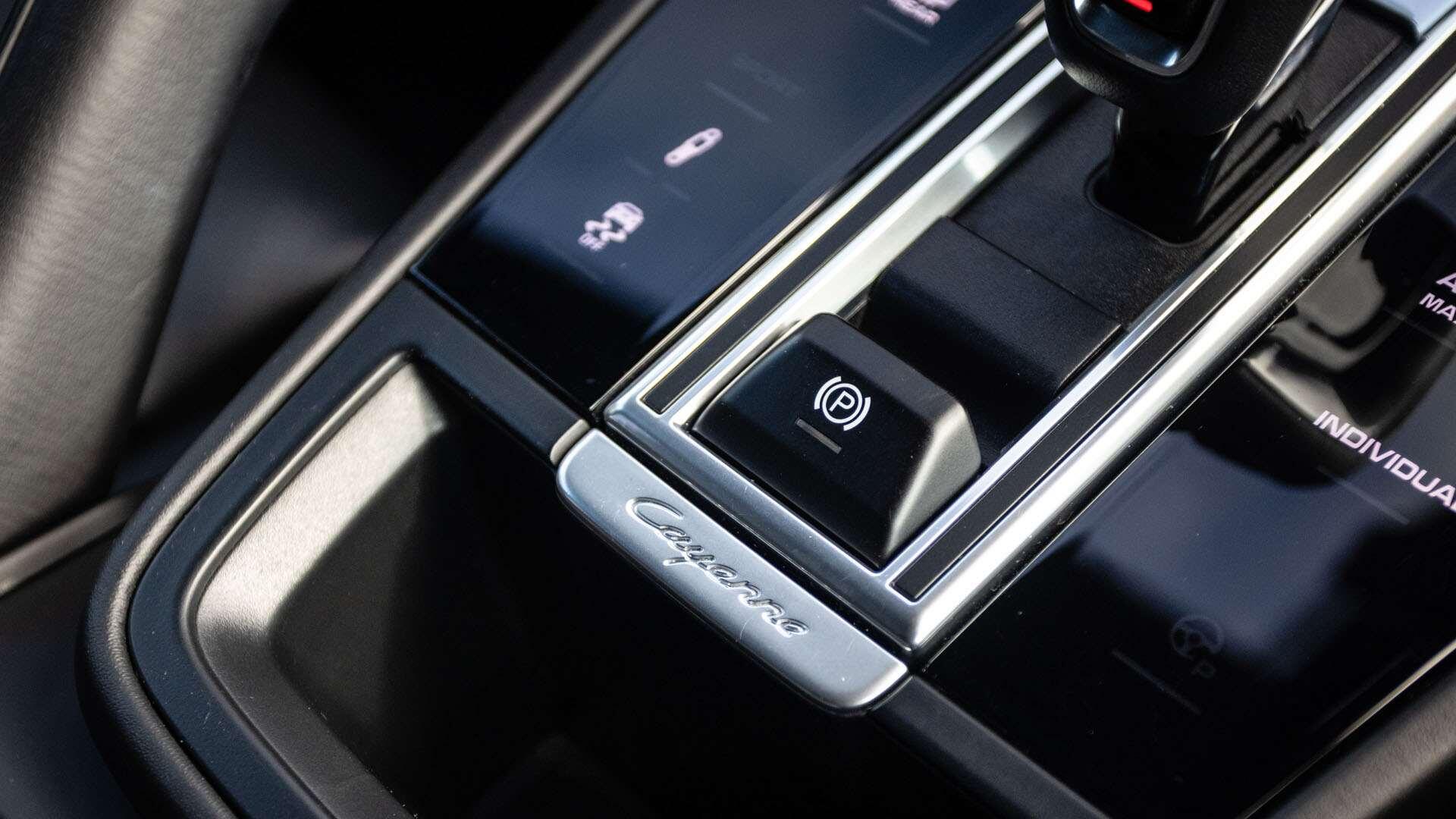 Porsche Cayenne view 25