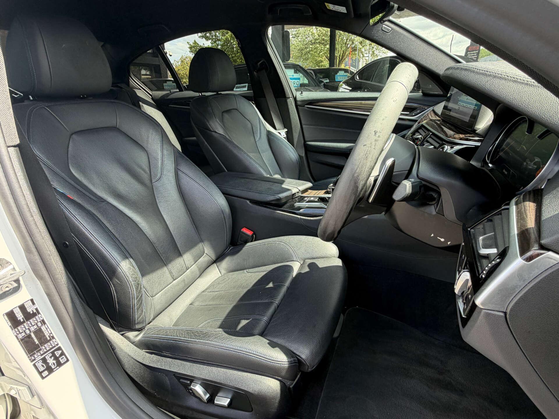 BMW 5 Series view 10