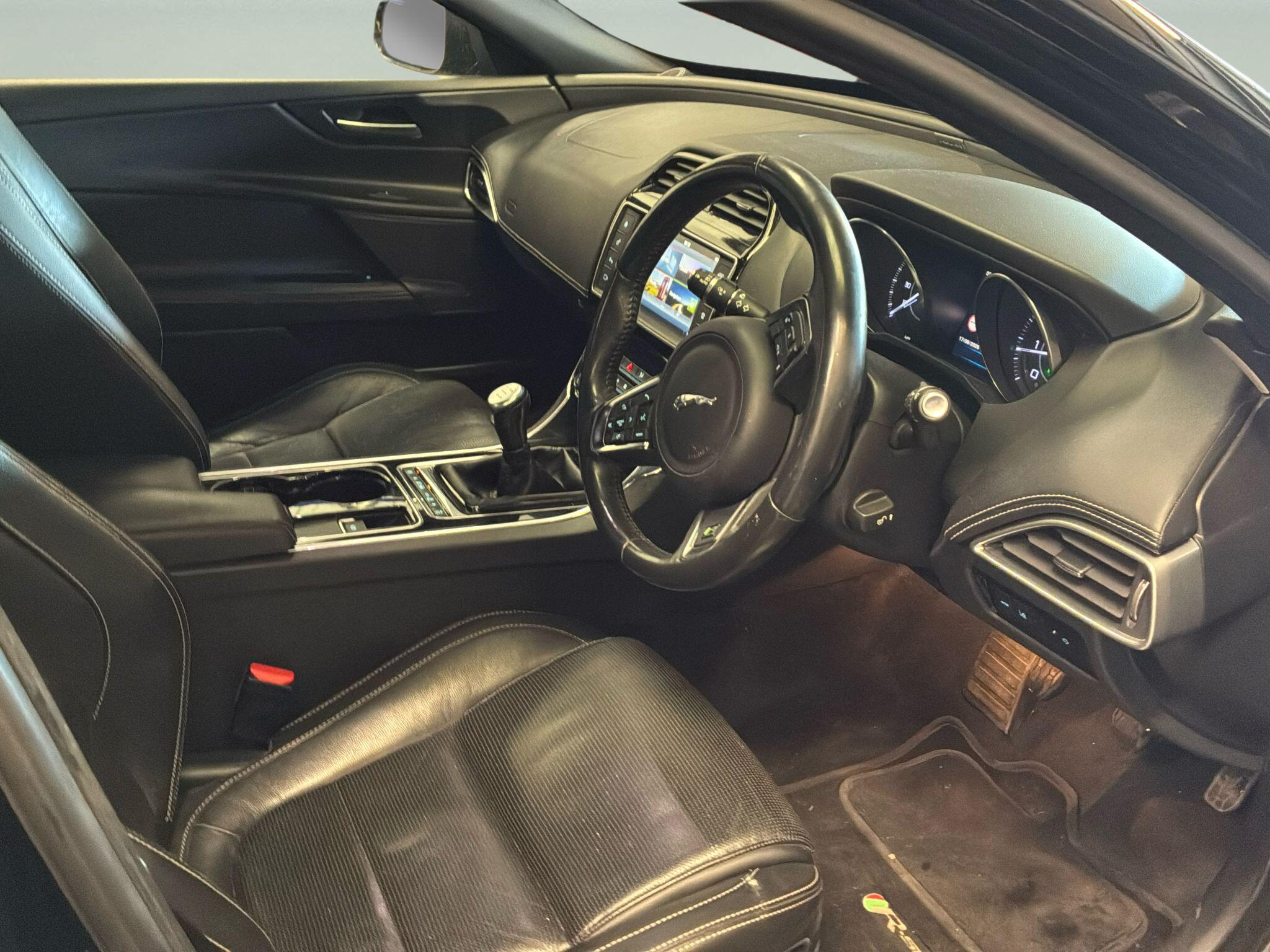 Jaguar Xe view 7