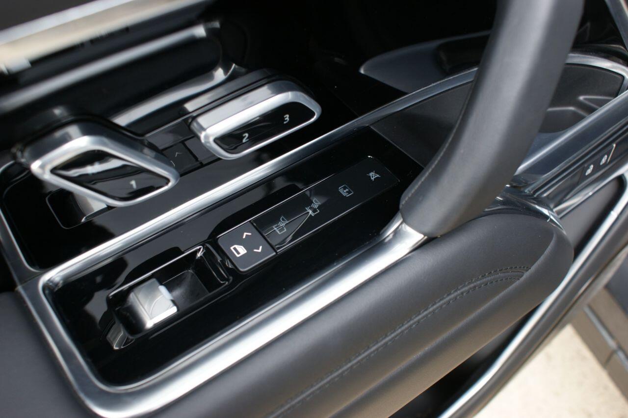 Land Rover Range Rover view 30