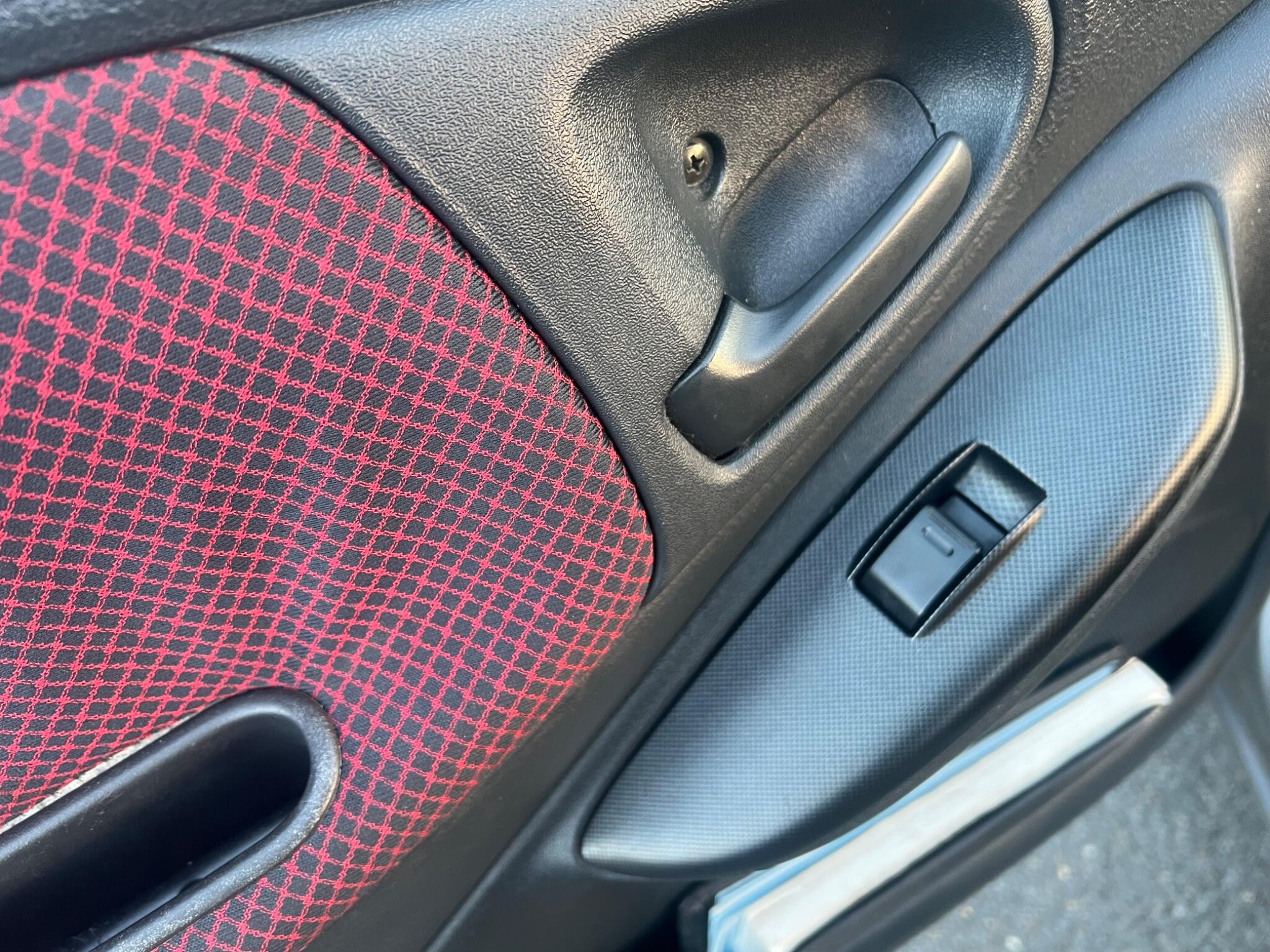 Toyota Yaris view 25