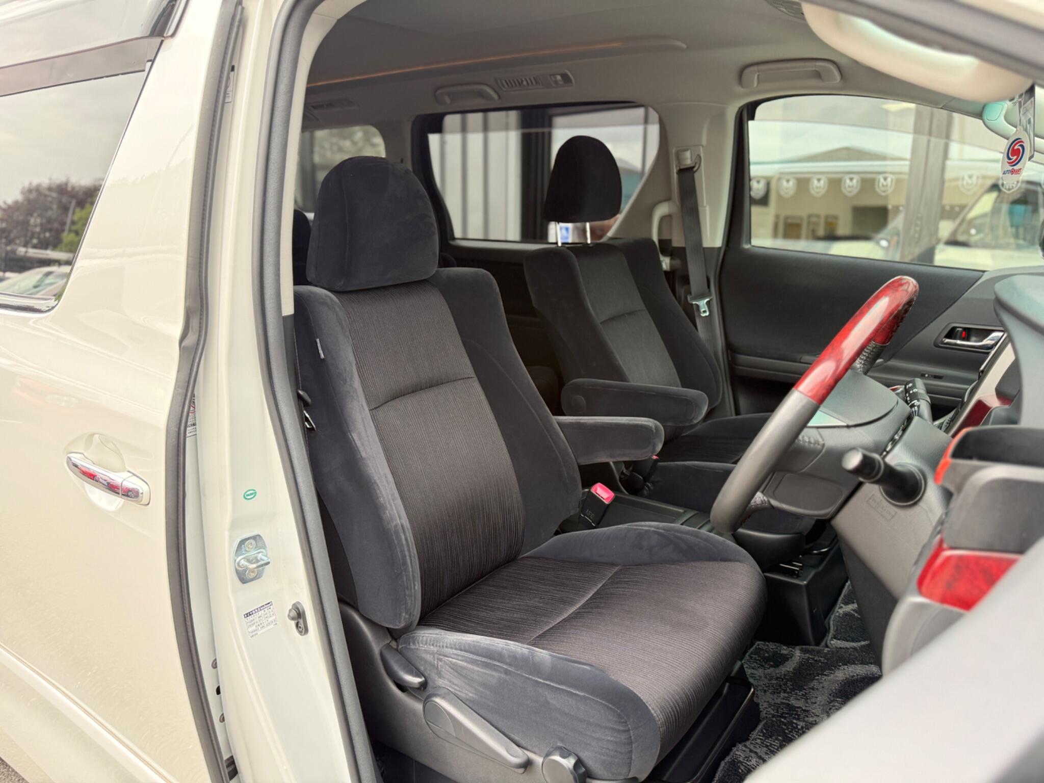 Toyota Vellfire view 38