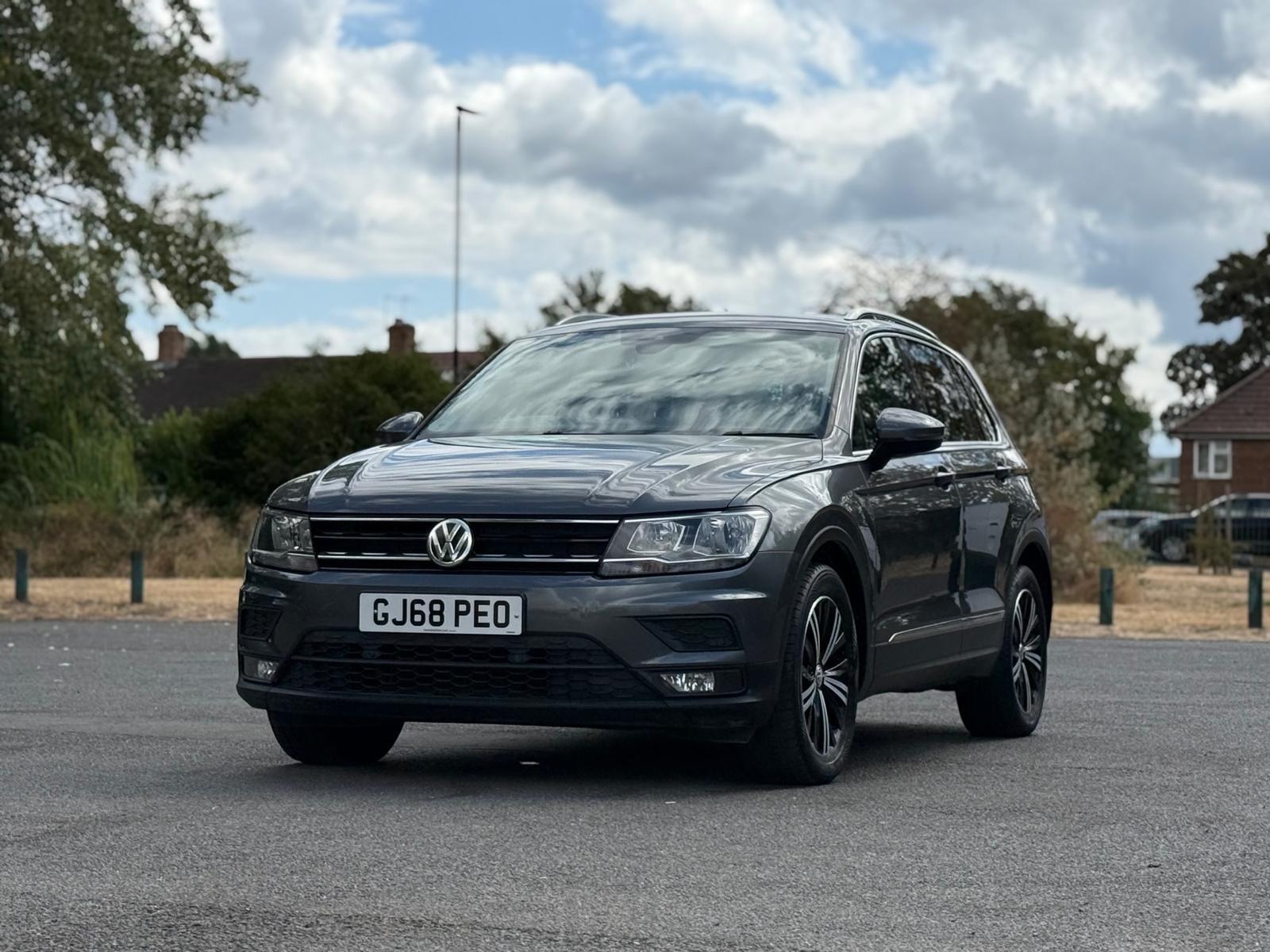 Volkswagen Tiguan view 4