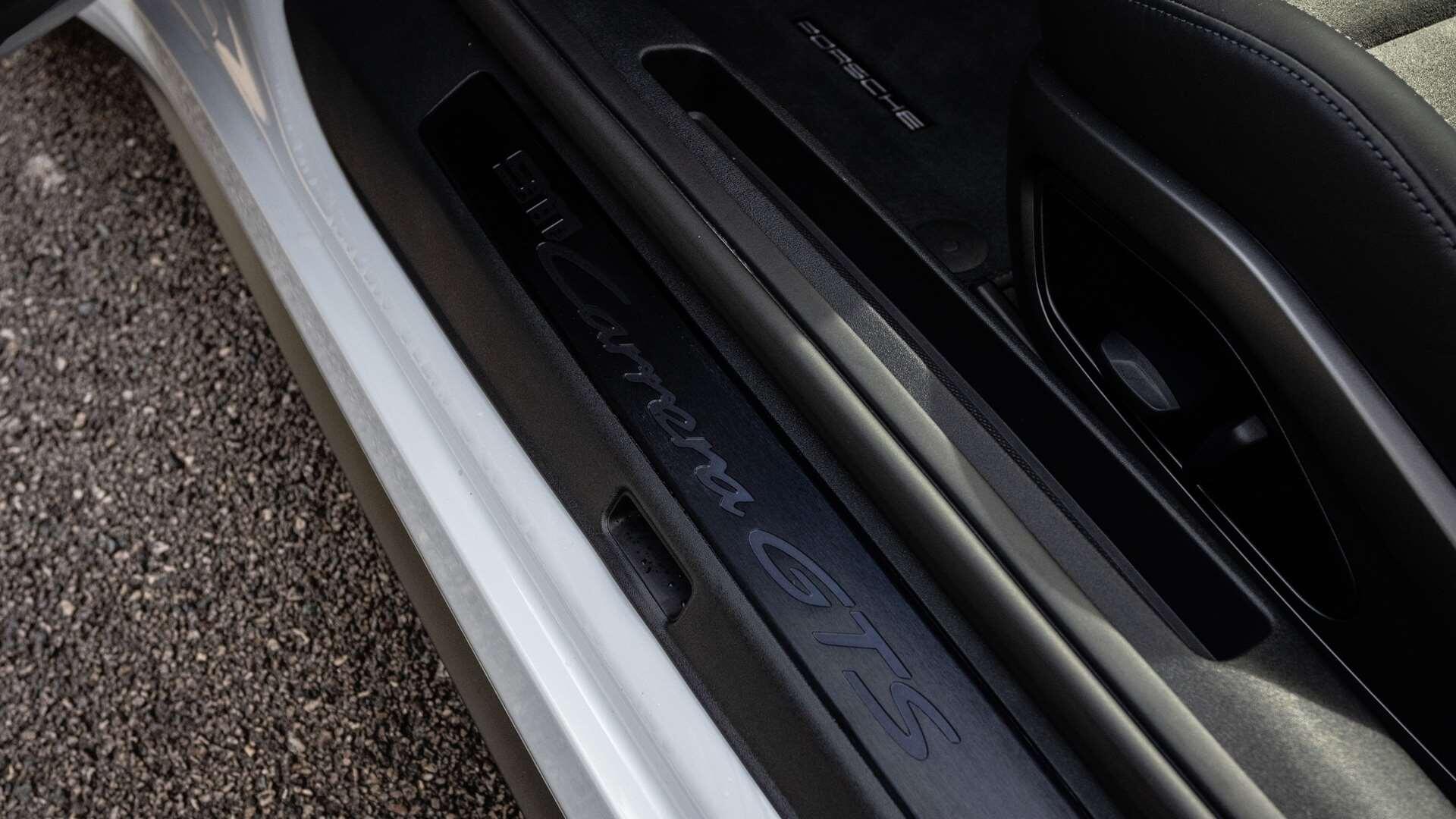 Porsche 911 view 33