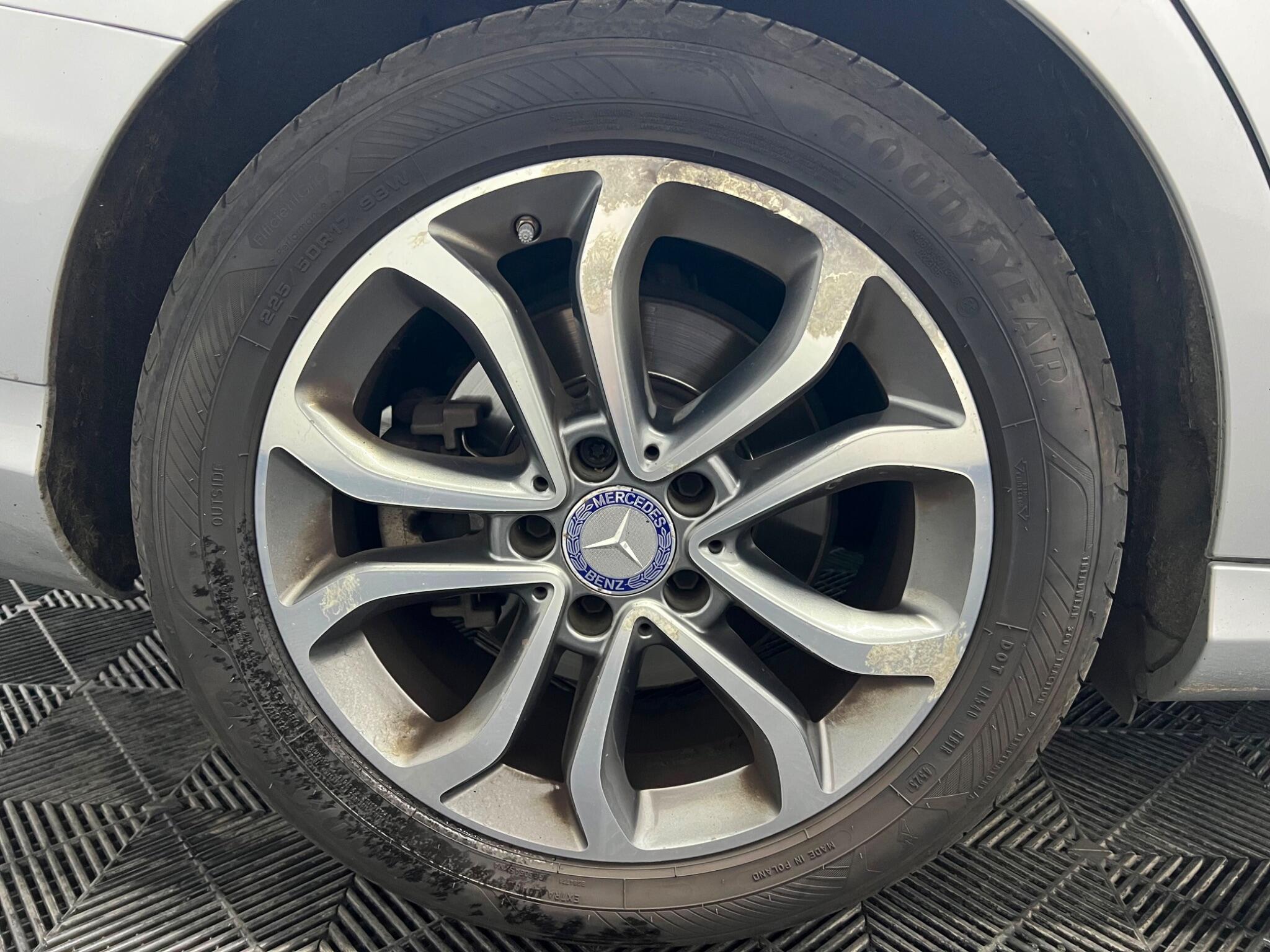 Mercedes-Benz C Class view 25