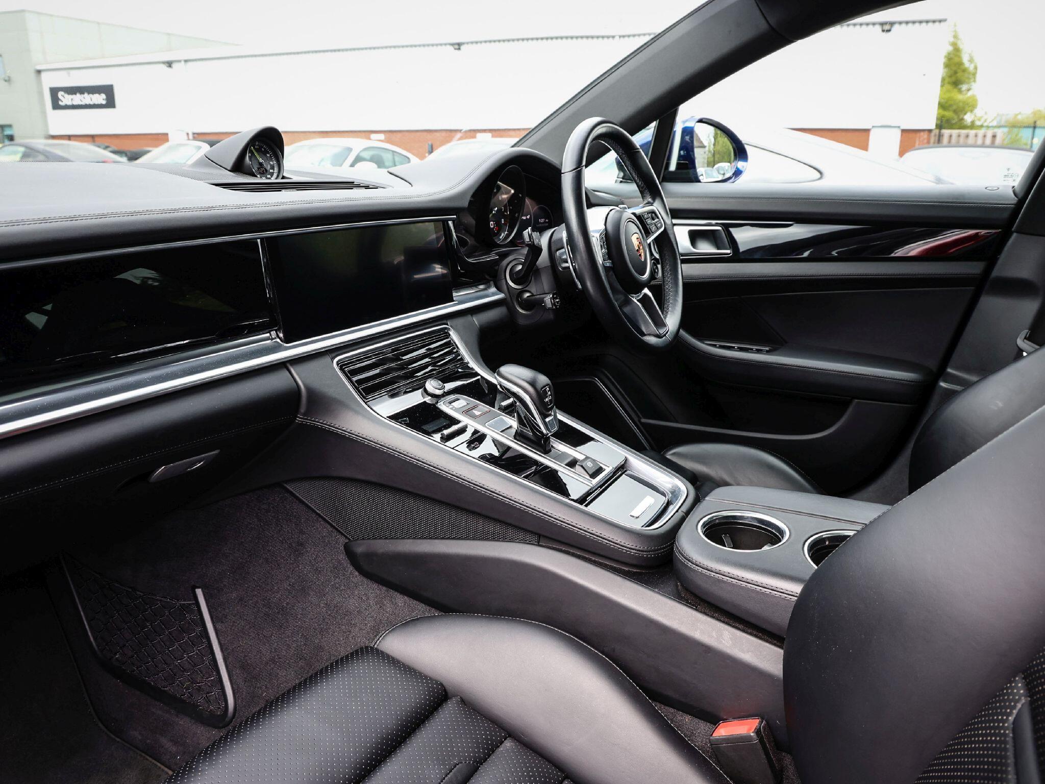 Porsche Panamera view 39
