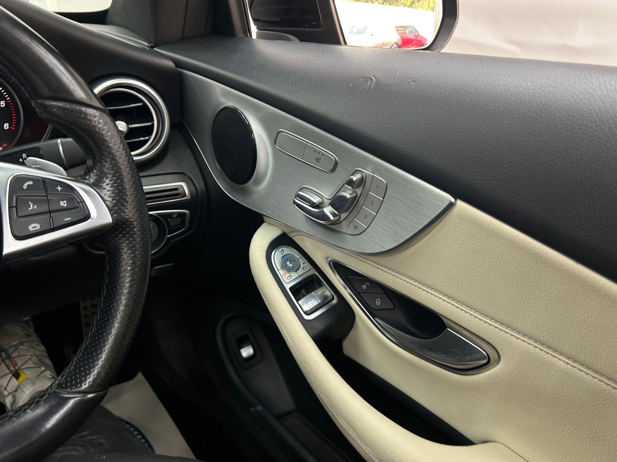 Mercedes-Benz C-Class view 25